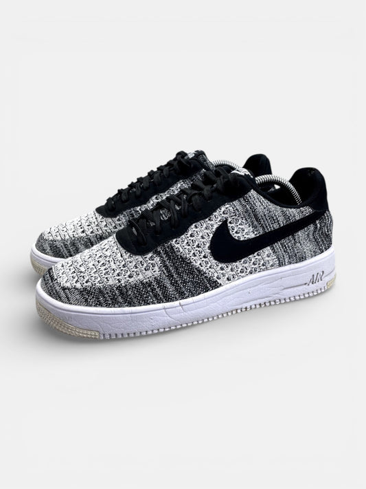 Nike Air Force 1 Flyknit 2.0 Oreo — buty sportowe męskie w bardzo dobrym stanie rozmiar 44, widok z boku