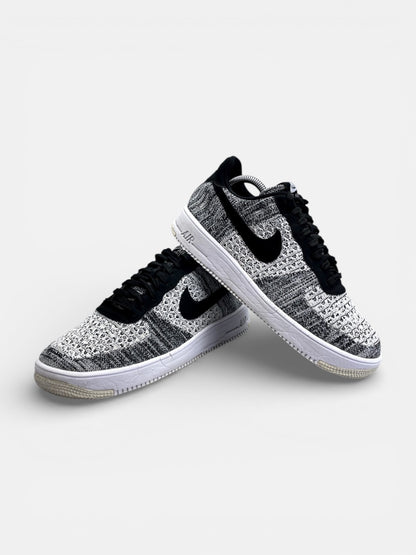 Nike Air Force 1 Flyknit 2.0 Oreo — buty sportowe męskie w bardzo dobrym stanie rozmiar 44, boczny profil