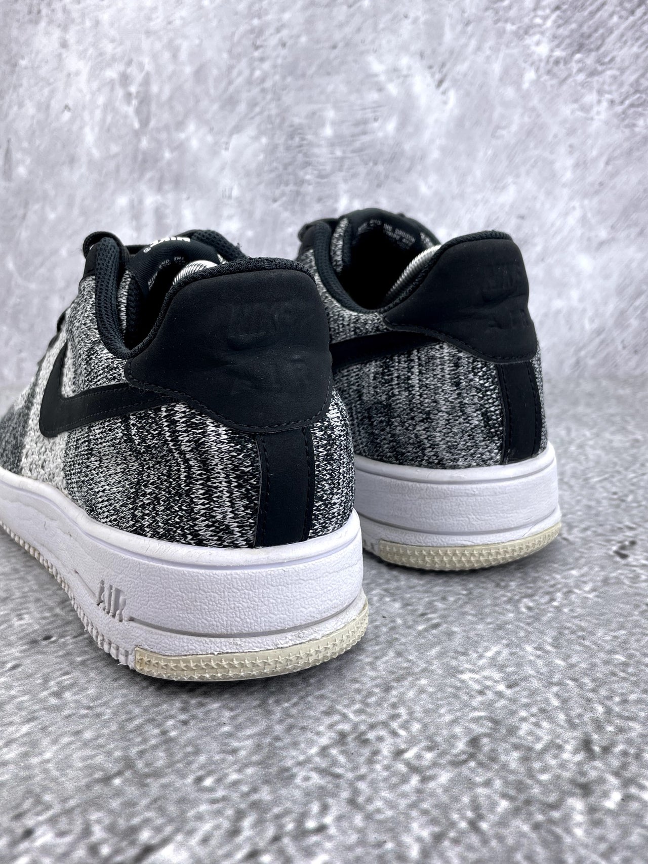 Nike Air Force 1 Flyknit 2.0 Oreo — buty sportowe męskie w bardzo dobrym stanie rozmiar 44, widok z tyłu