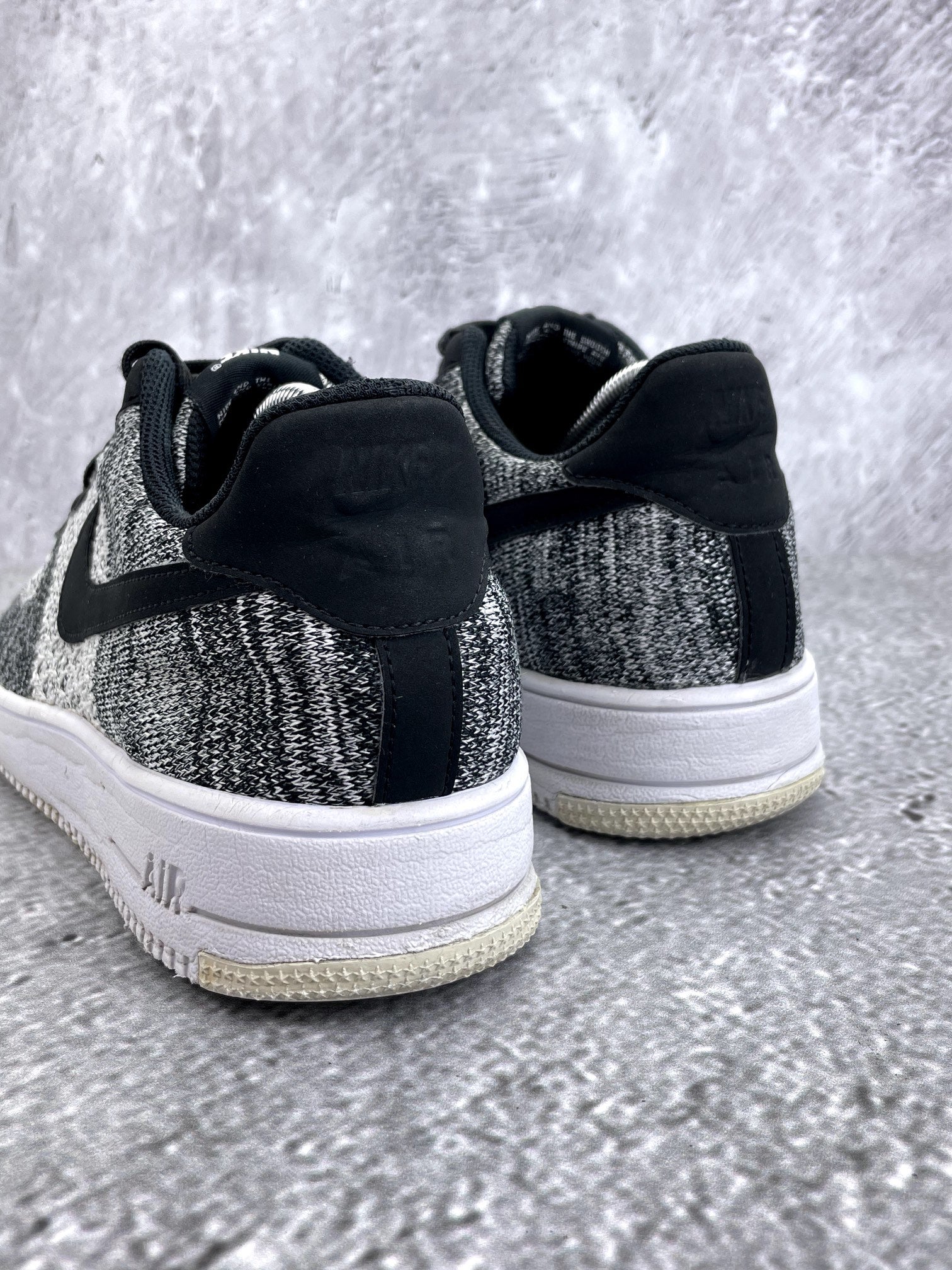 Nike Air Force 1 Flyknit 2.0 Oreo — buty sportowe męskie w bardzo dobrym stanie rozmiar 44, widok z tyłu