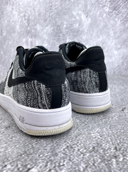 Nike Air Force 1 Flyknit 2.0 Oreo — buty sportowe męskie w bardzo dobrym stanie rozmiar 44, widok z tyłu