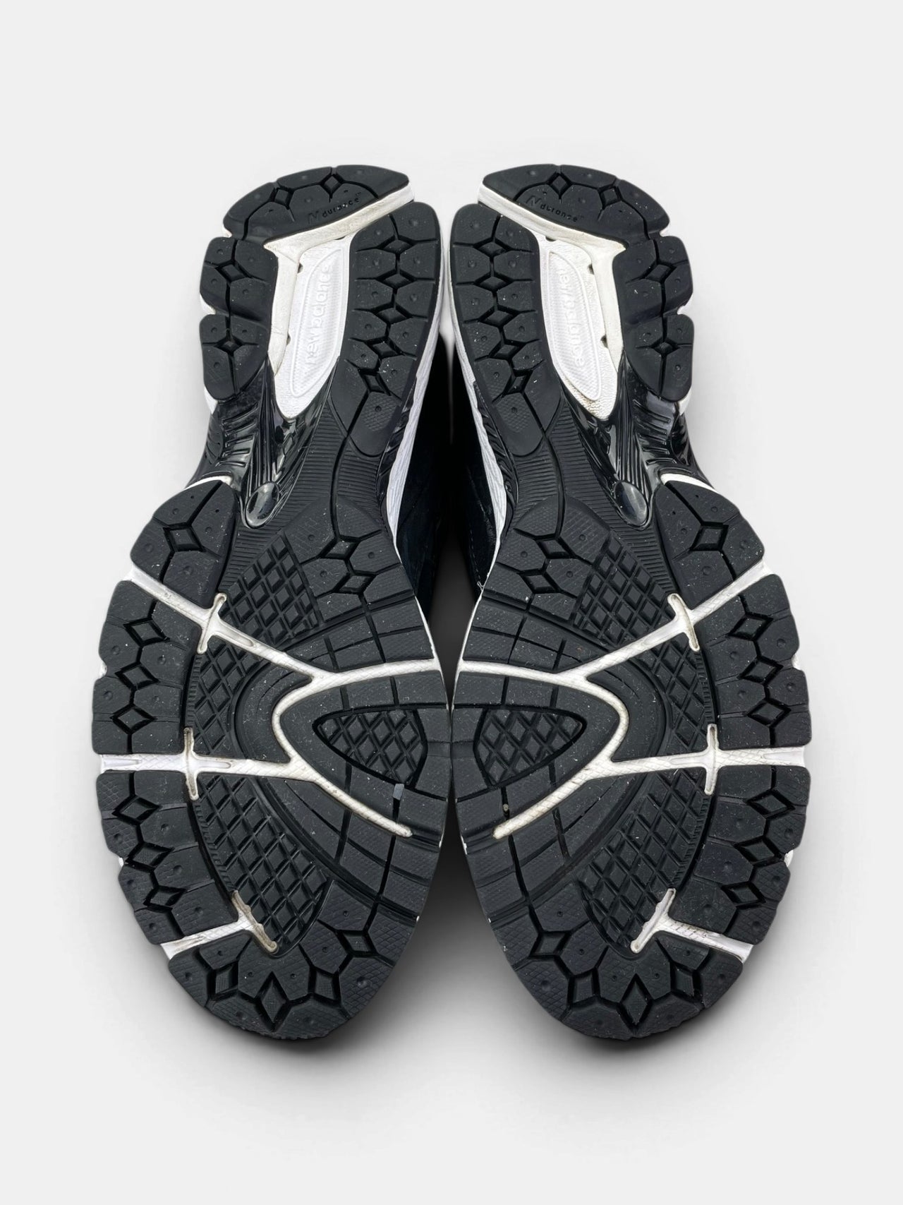 New Balance 2002R — buty sportowe męskie w bardzo dobrym stanie rozmiar 45, podeszwa