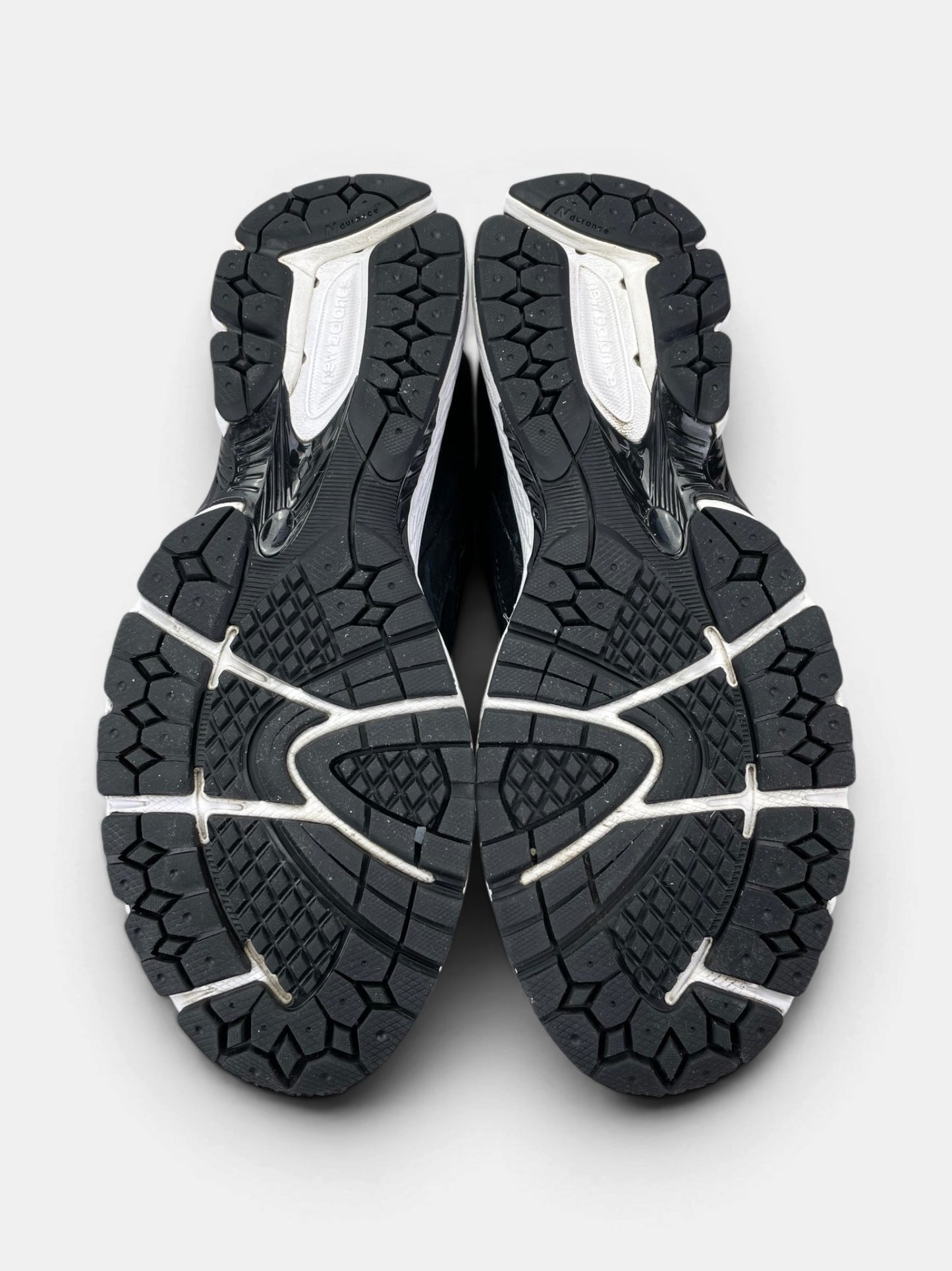 New Balance 2002R — buty sportowe męskie w bardzo dobrym stanie rozmiar 45, podeszwa