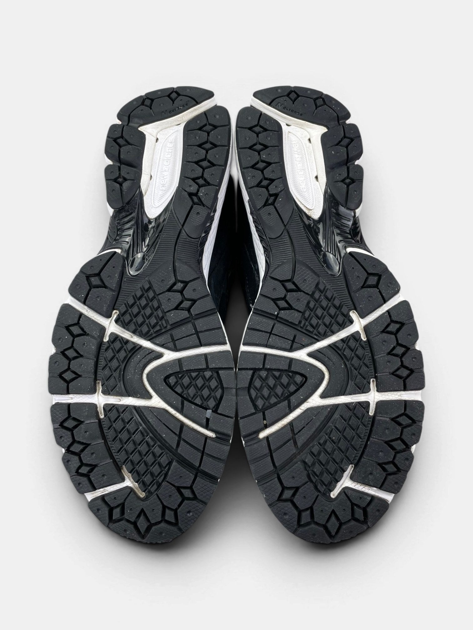 New Balance 2002R — buty sportowe męskie w bardzo dobrym stanie rozmiar 45, podeszwa