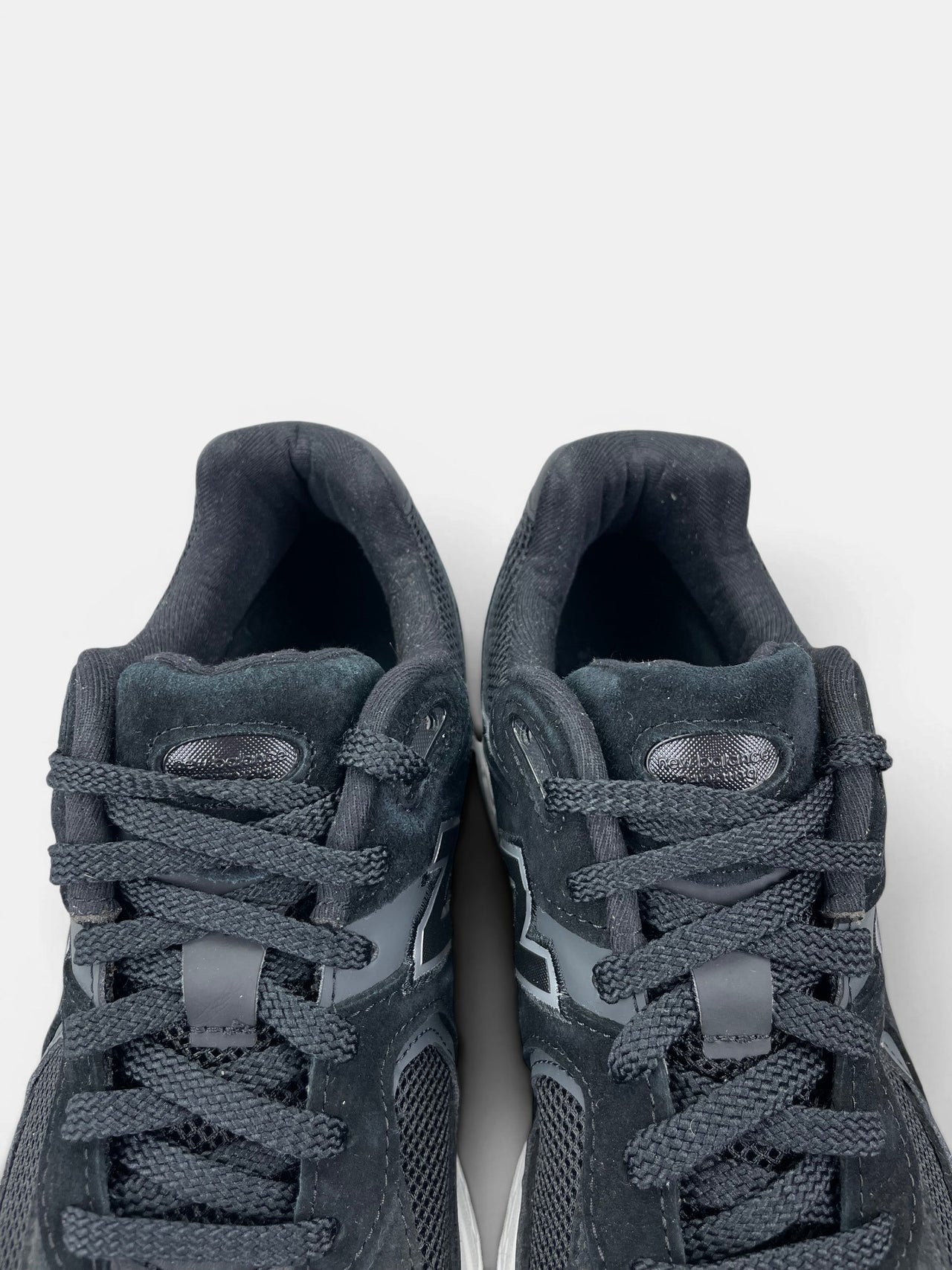 New Balance 2002R — buty sportowe męskie w bardzo dobrym stanie rozmiar 45, zapiętki butów