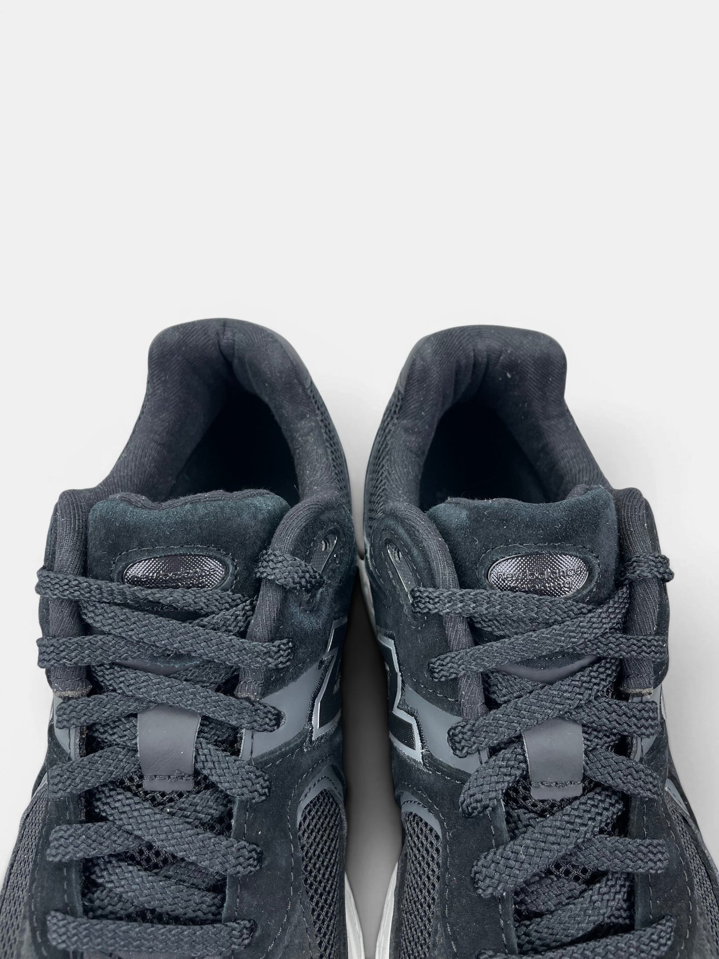 New Balance 2002R — buty sportowe męskie w bardzo dobrym stanie rozmiar 45, zapiętki butów