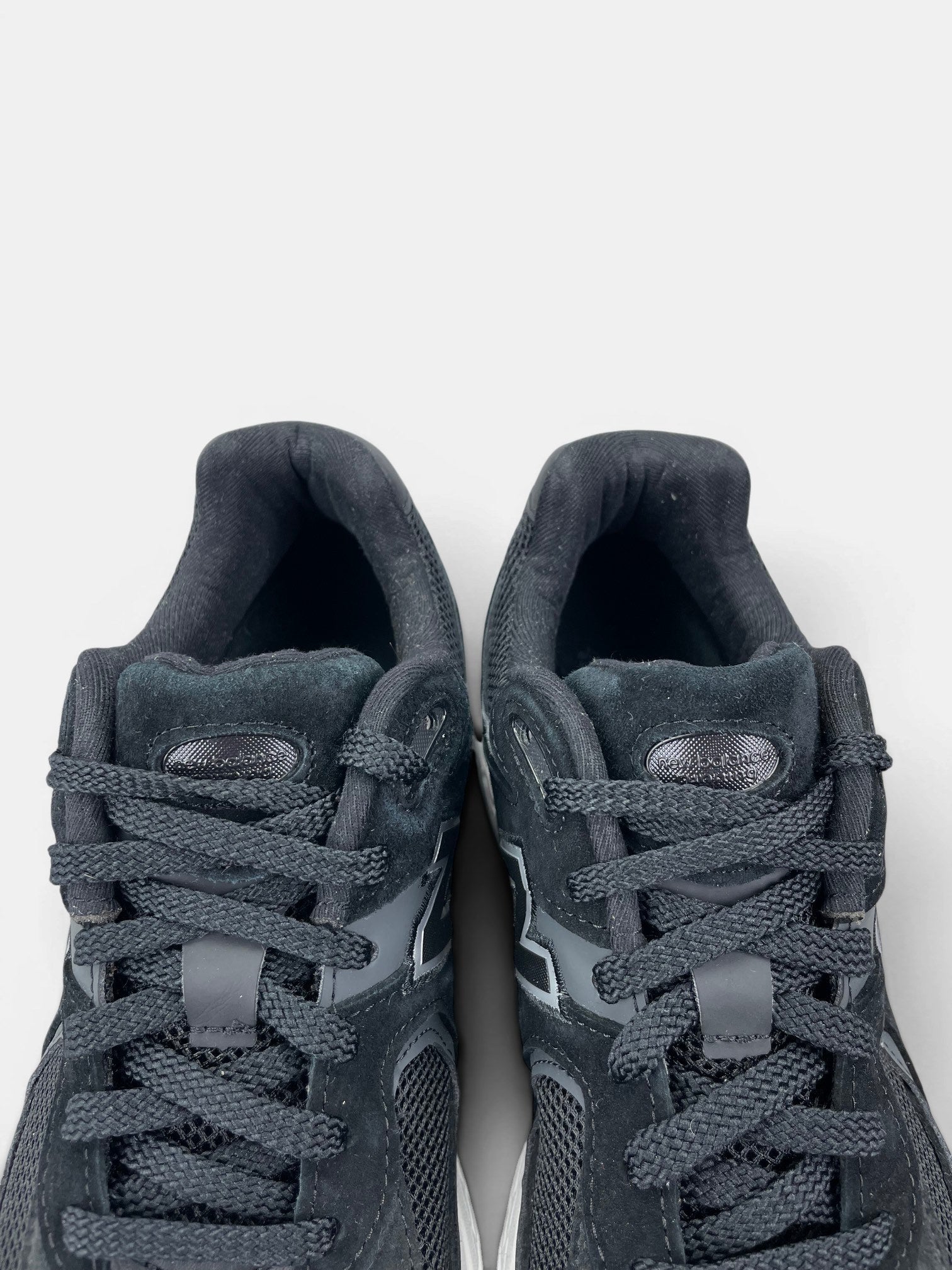 New Balance 2002R — buty sportowe męskie w bardzo dobrym stanie rozmiar 45, zapiętki butów