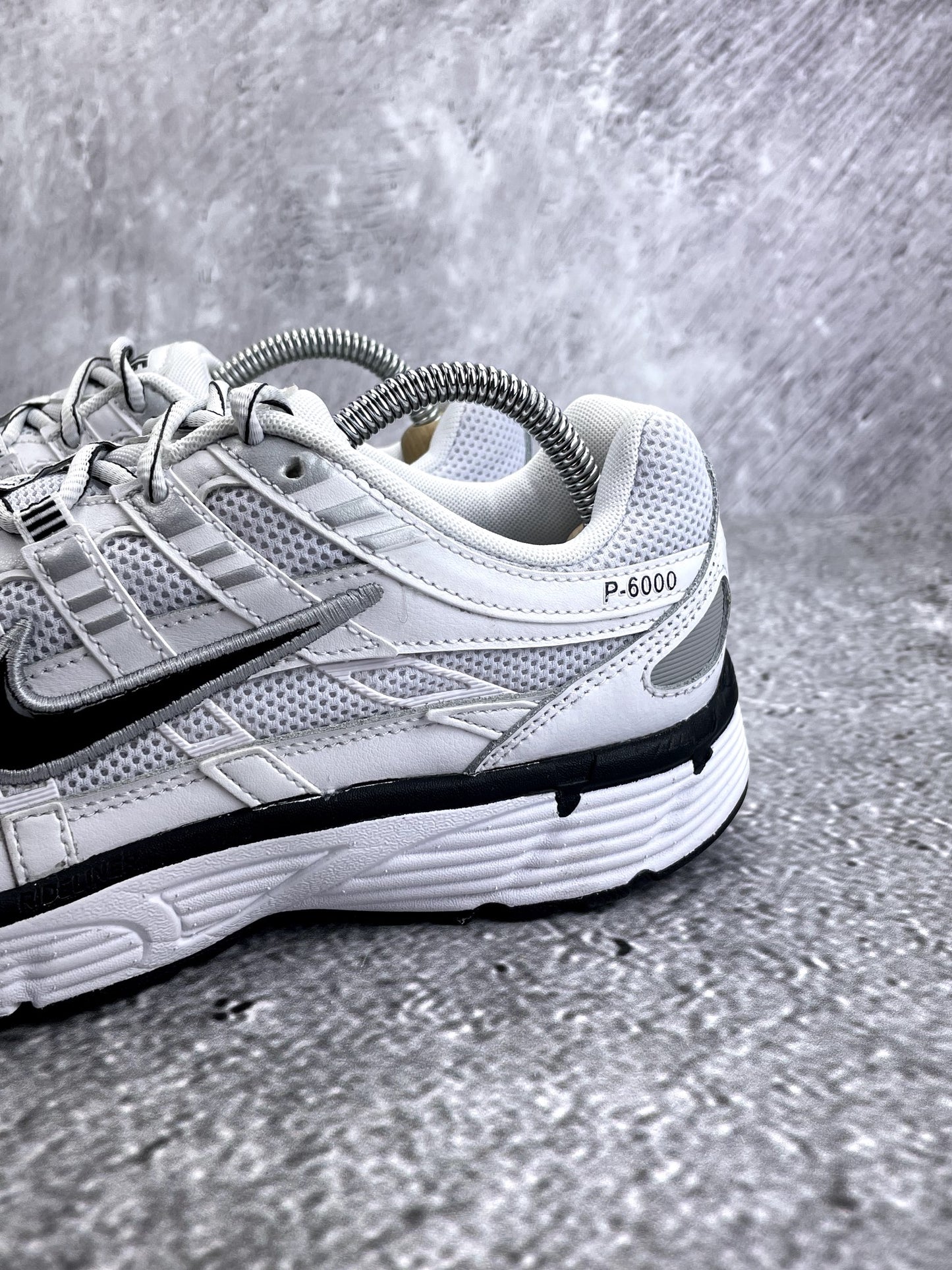 Nike P-6000 P-6000 Metallic Silver — buty sportowe męskie w bardzo dobrym stanie rozmiar 42.5, opcjonalne zdjęcie 1