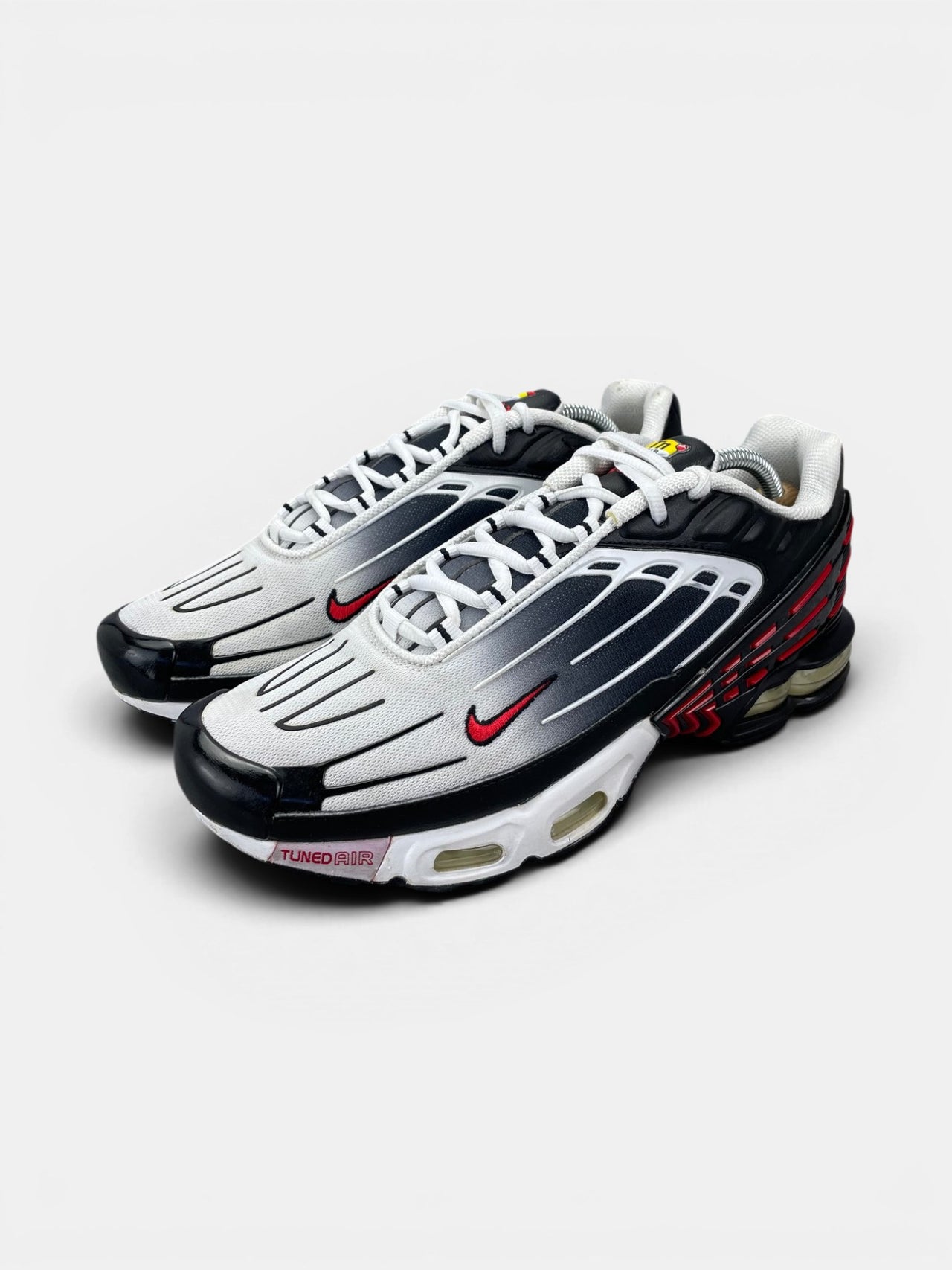 Nike Air Max Plus 3 Black Red — buty sportowe męskie w bardzo dobrym stanie rozmiar 44, widok z boku