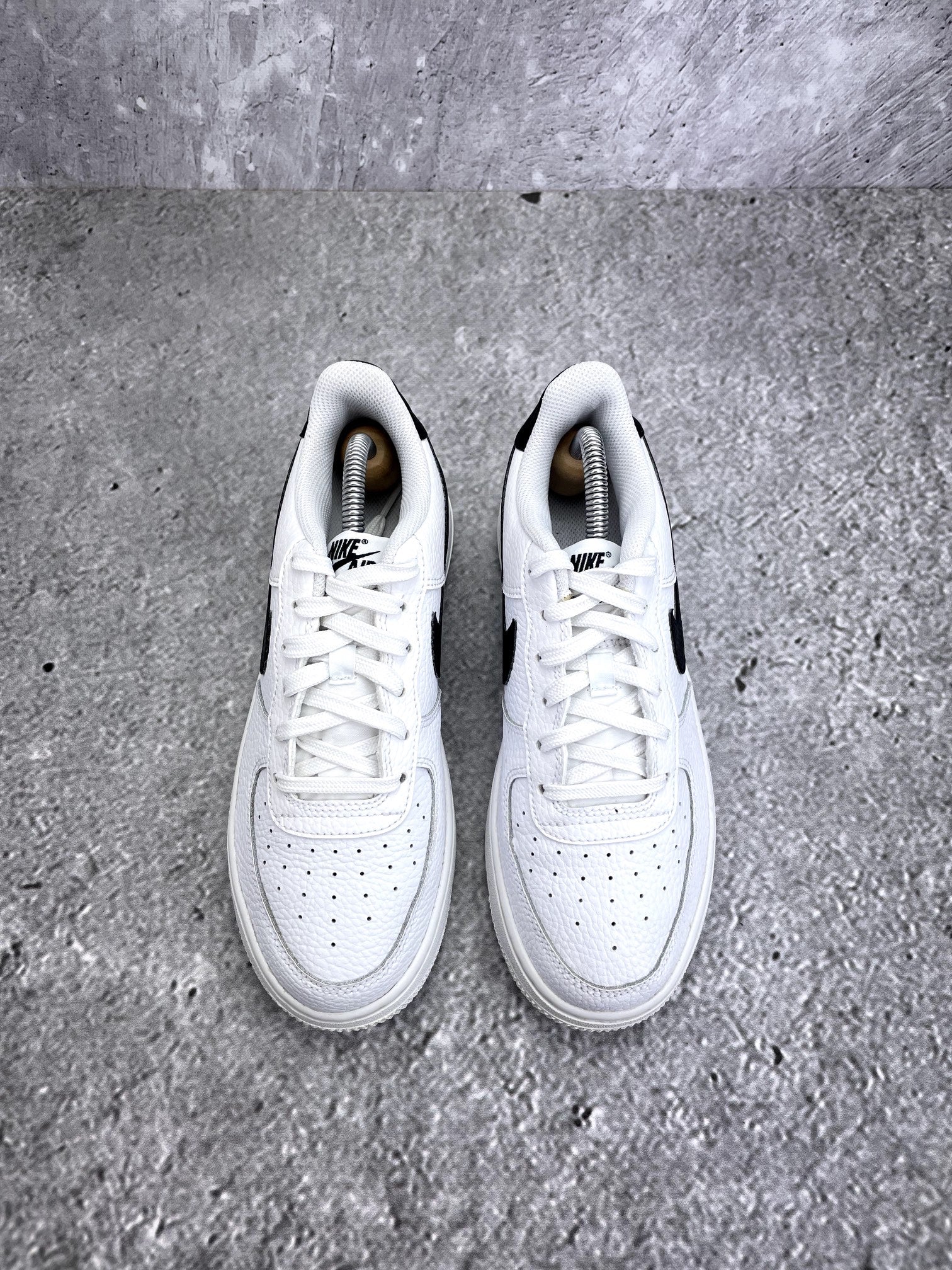 Nike Air Force 1 Low '07 White Black — buty sportowe damskie w bardzo dobrym stanie rozmiar 38, widok z góry