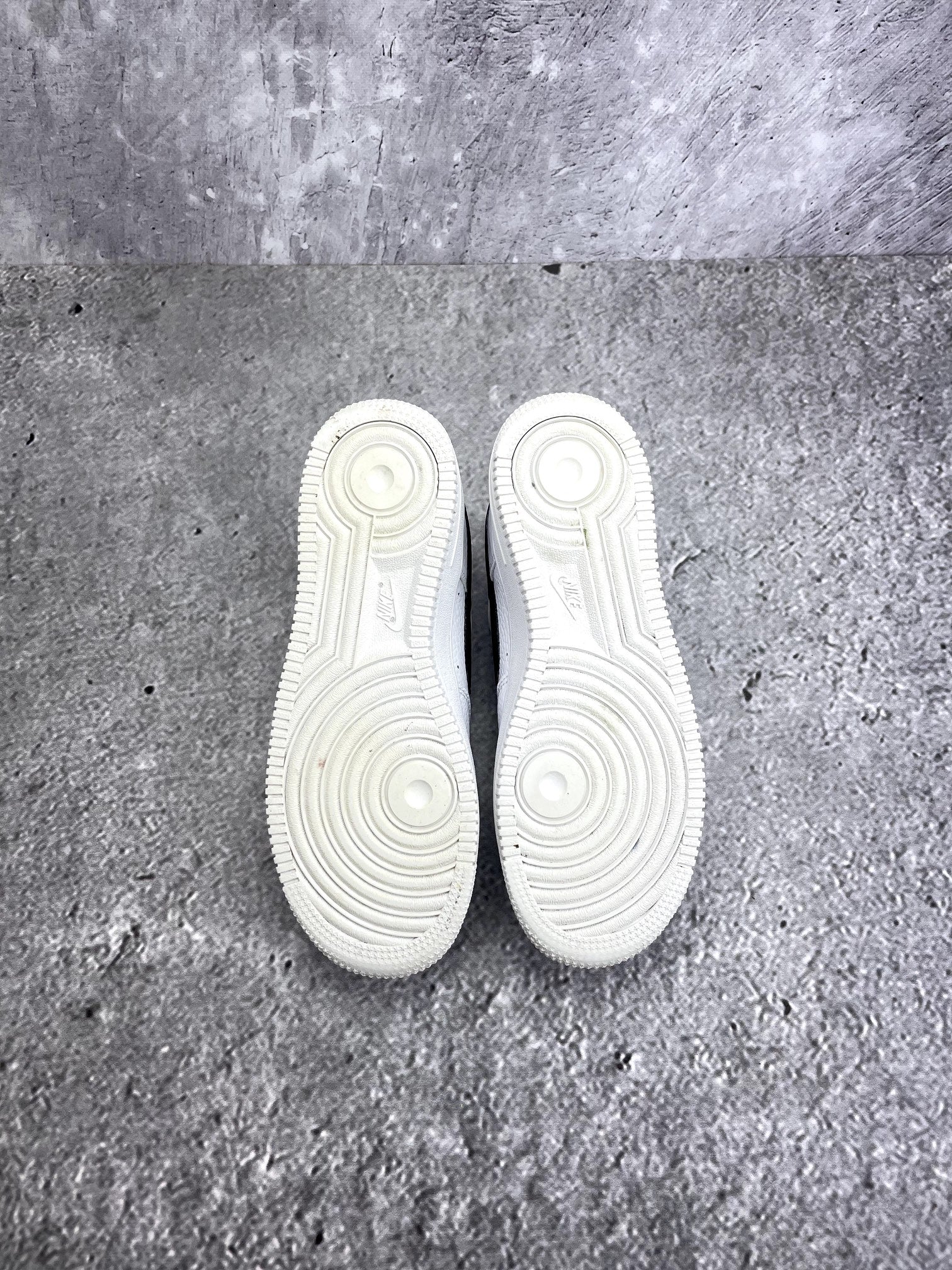 Nike Air Force 1 Low '07 White Black — buty sportowe damskie w bardzo dobrym stanie rozmiar 38, podeszwa