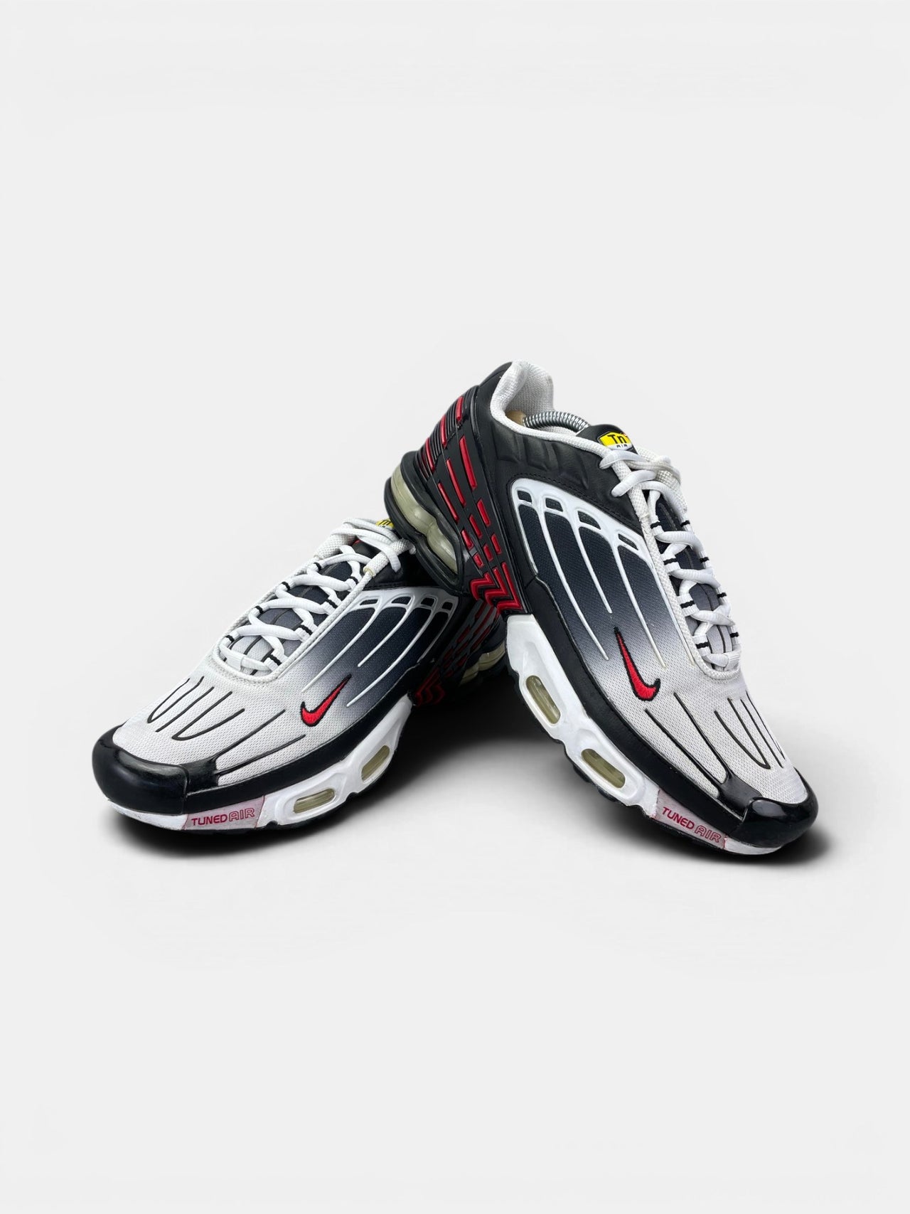 Nike Air Max Plus 3 Black Red — buty sportowe męskie w bardzo dobrym stanie rozmiar 44, boczny profil