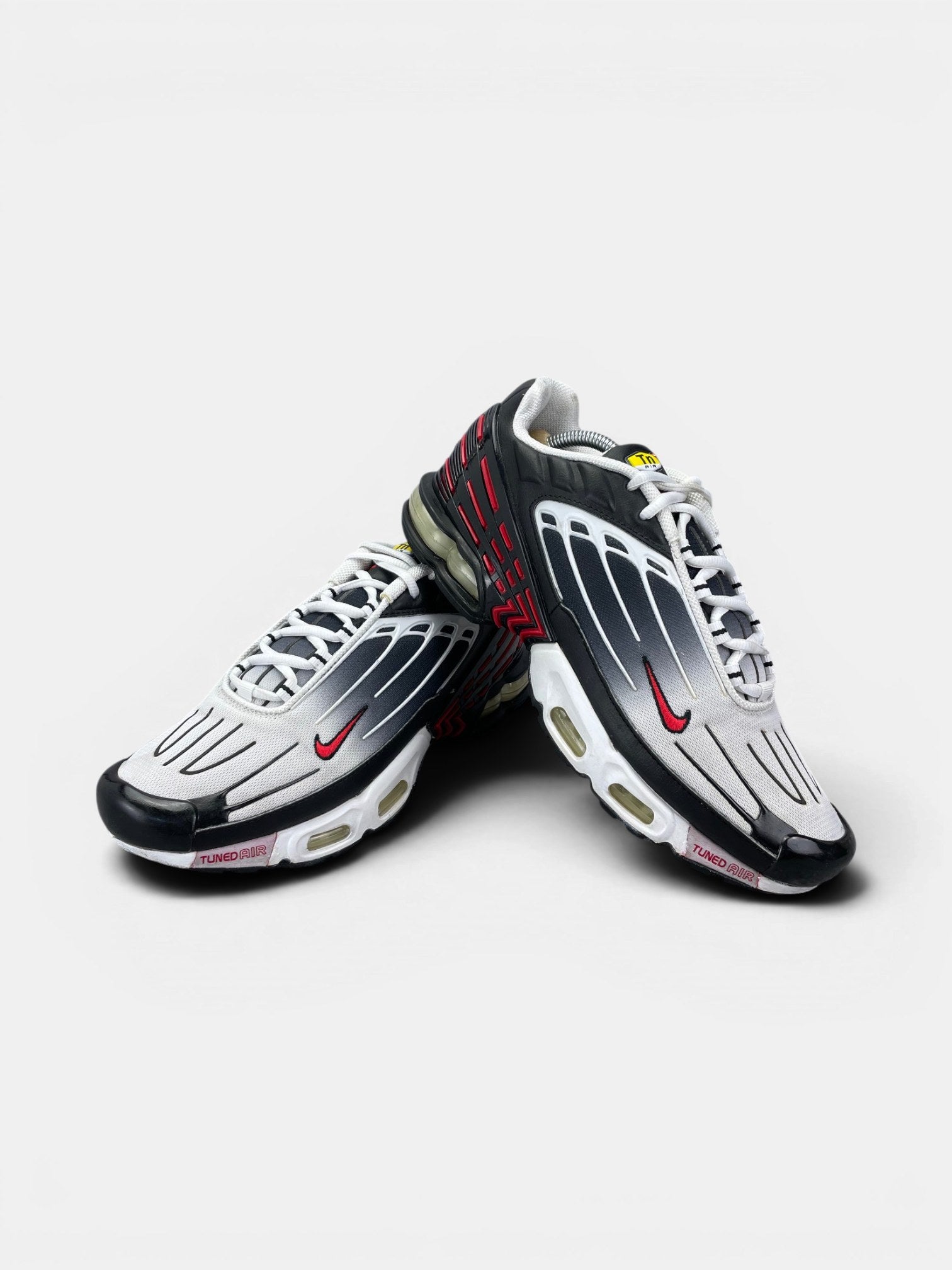 Nike Air Max Plus 3 Black Red — buty sportowe męskie w bardzo dobrym stanie rozmiar 44, boczny profil