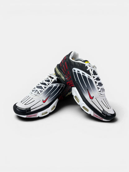 Nike Air Max Plus 3 Black Red — buty sportowe męskie w bardzo dobrym stanie rozmiar 44, boczny profil