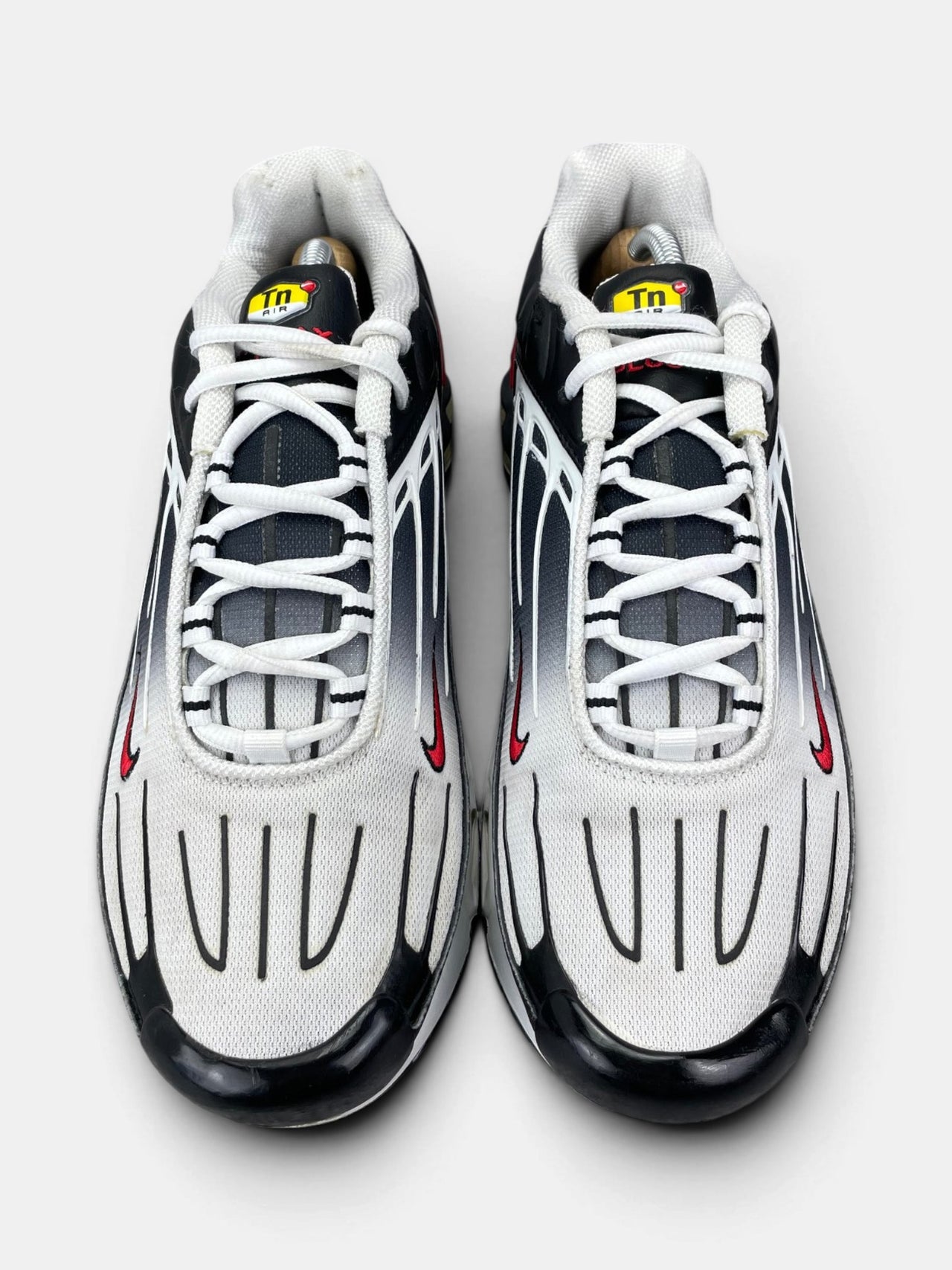Nike Air Max Plus 3 Black Red — buty sportowe męskie w bardzo dobrym stanie rozmiar 44, widok z góry