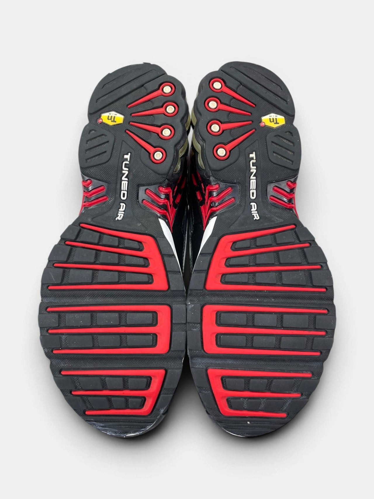 Nike Air Max Plus 3 Black Red — buty sportowe męskie w bardzo dobrym stanie rozmiar 44, podeszwa