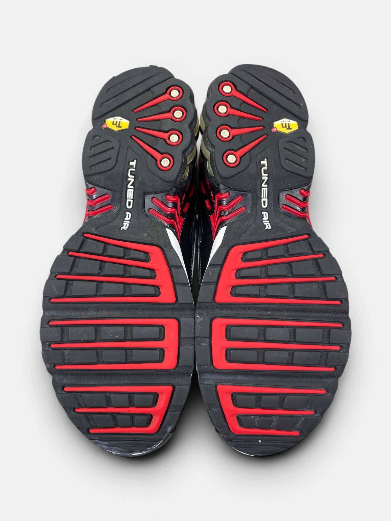 Nike Air Max Plus 3 Black Red — buty sportowe męskie w bardzo dobrym stanie rozmiar 44, podeszwa