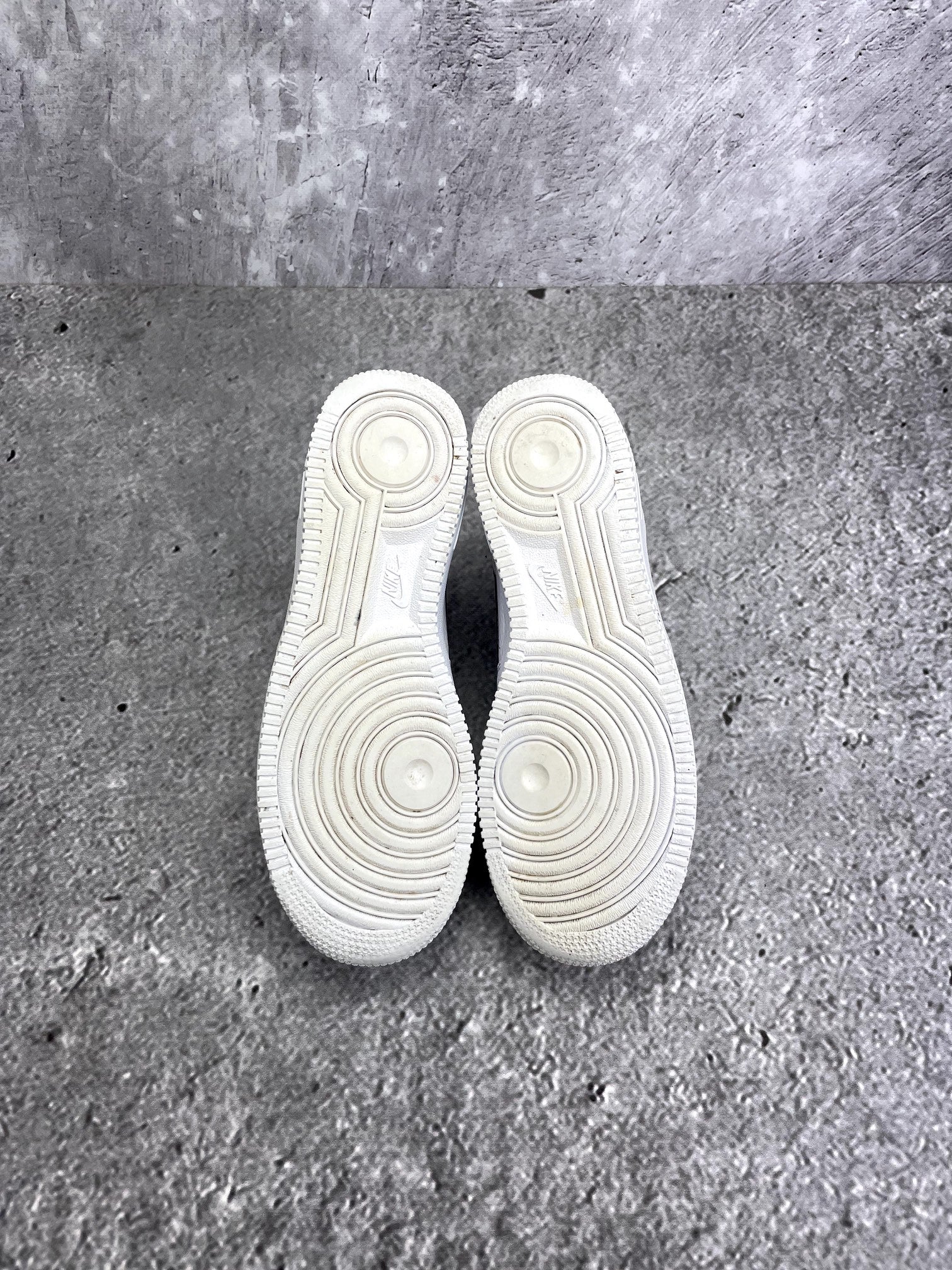 Nike Air Force 1 Low '07 White Black — buty sportowe damskie w bardzo dobrym stanie rozmiar 39, podeszwa