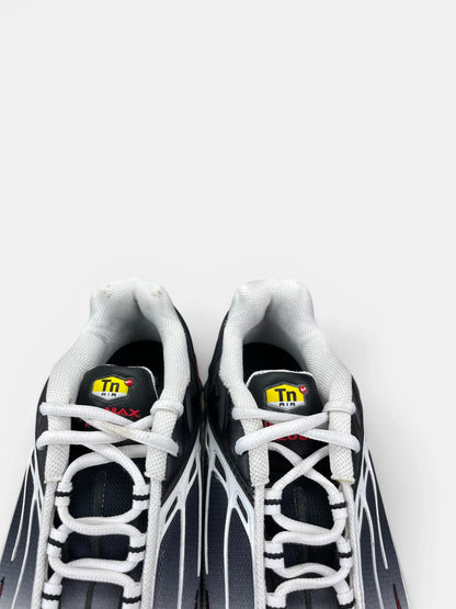Nike Air Max Plus 3 Black Red — buty sportowe męskie w bardzo dobrym stanie rozmiar 44, zapiętki butów