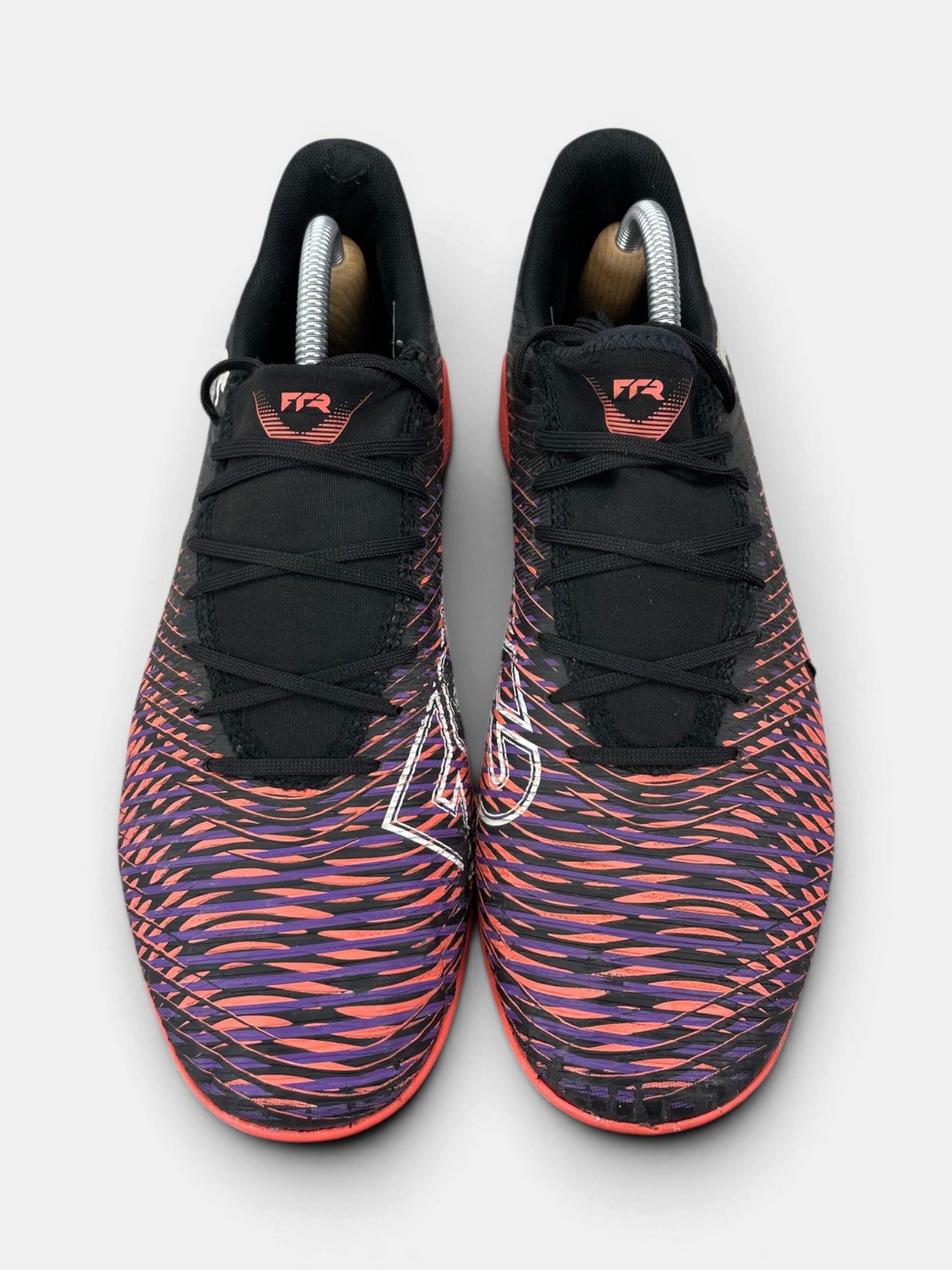 Puma Future 8 Play It Unlimited Pack — buty sportowe męskie w bardzo dobrym stanie rozmiar 43, zewnętrzny panel prawego buta