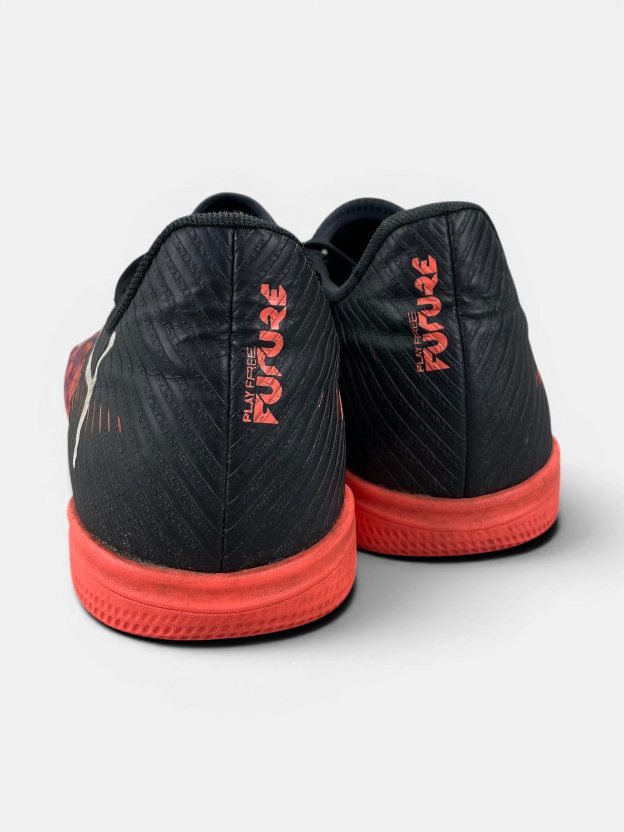 Puma Future 8 Play It Unlimited Pack — buty sportowe męskie w bardzo dobrym stanie rozmiar 43, zewnętrzny panel lewego buta