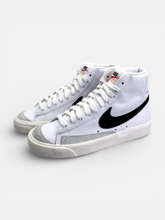 Nike Blazer Mid '77 White Black - buty sportowe, widok z boku