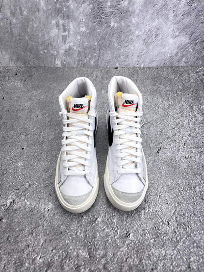 Nike Blazer Mid '77 White Black - buty sportowe, widok z góry