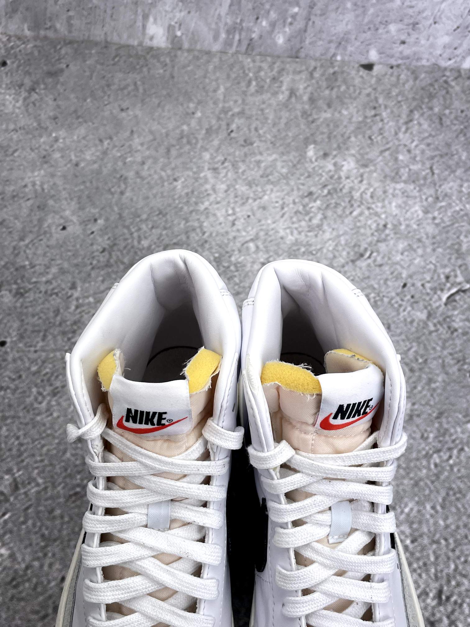 Nike Blazer Mid '77 White Black - buty sportowe, zapiętki butów