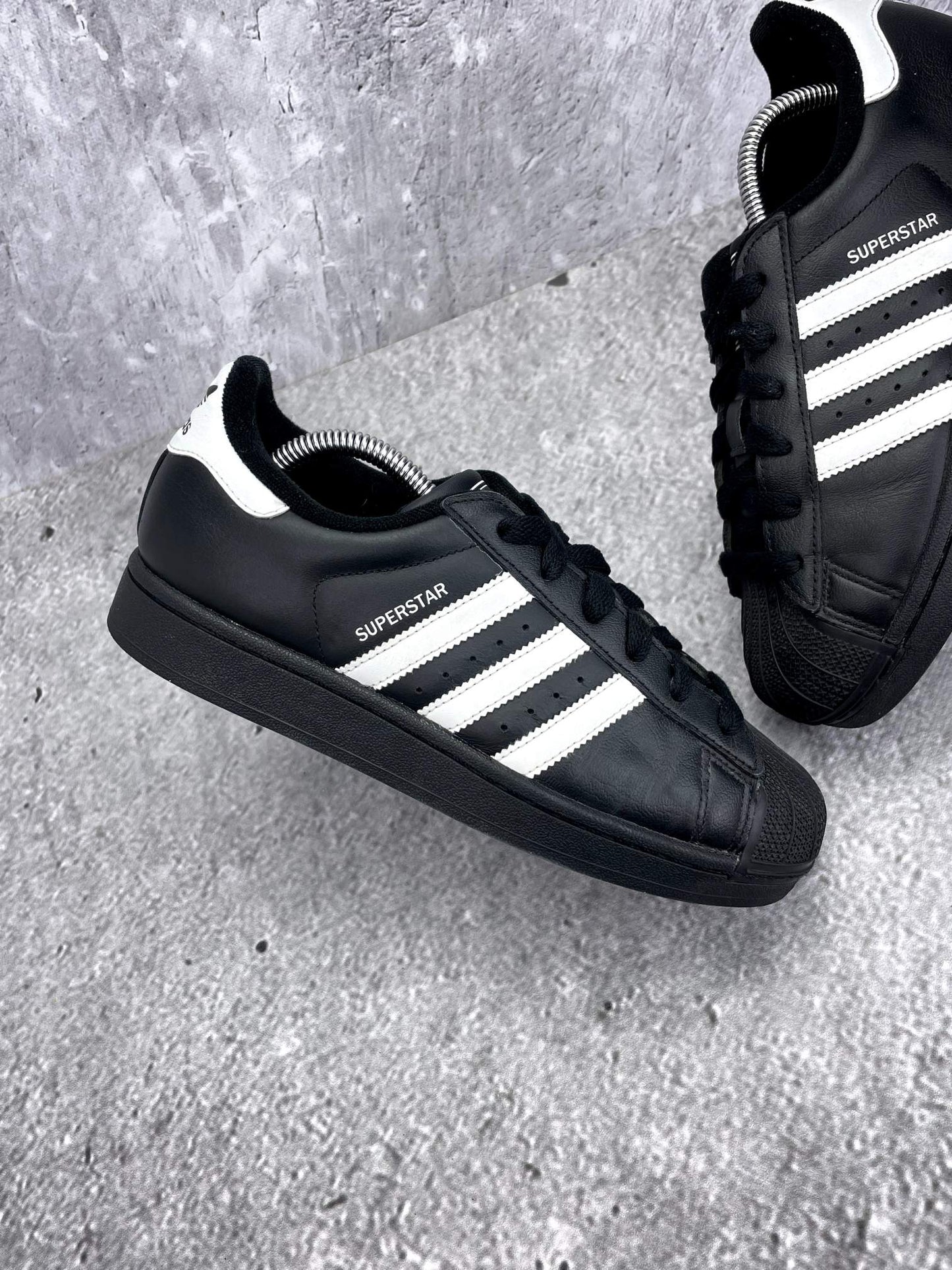 adidas Superstar II JH9977 - buty sportowe, zewnętrzny panel prawego buta