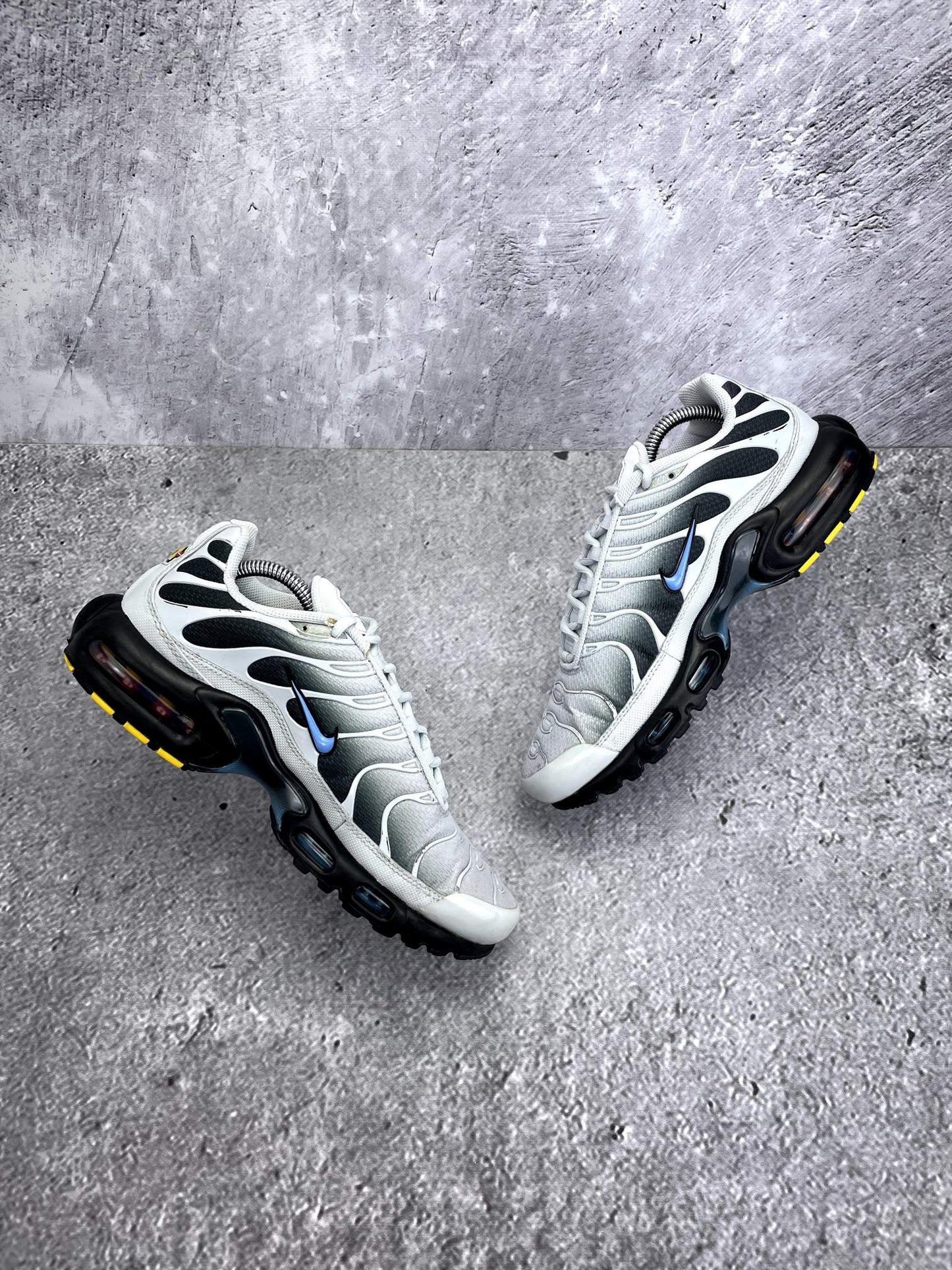 Nike Air Max Plus Pure Platinum University Blue - buty sportowe, widok z góry na wewnętrzną stronę butów