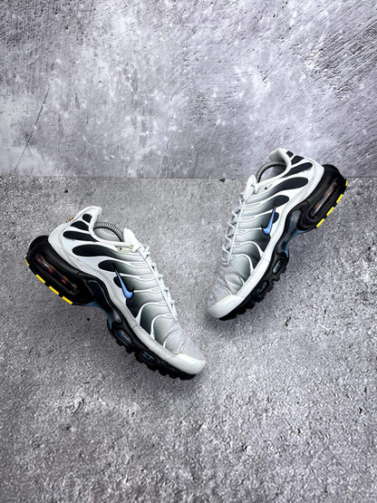 Nike Air Max Plus Pure Platinum University Blue - buty sportowe, widok z góry na wewnętrzną stronę butów