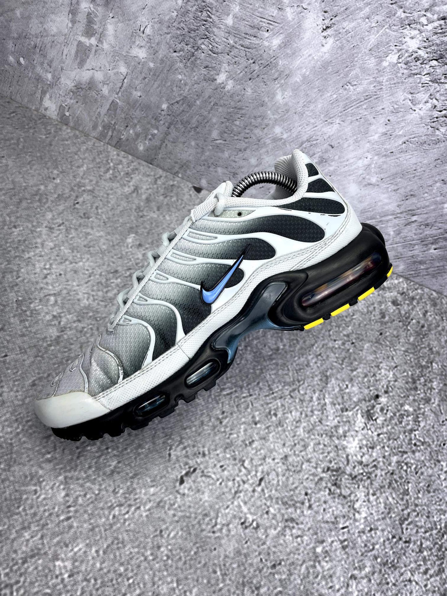 Nike Air Max Plus Pure Platinum University Blue - buty sportowe, wewnętrzny panel prawego buta