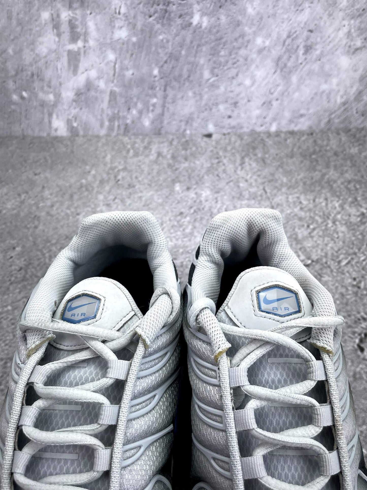 Nike Air Max Plus Pure Platinum University Blue - buty sportowe, zapiętki butów