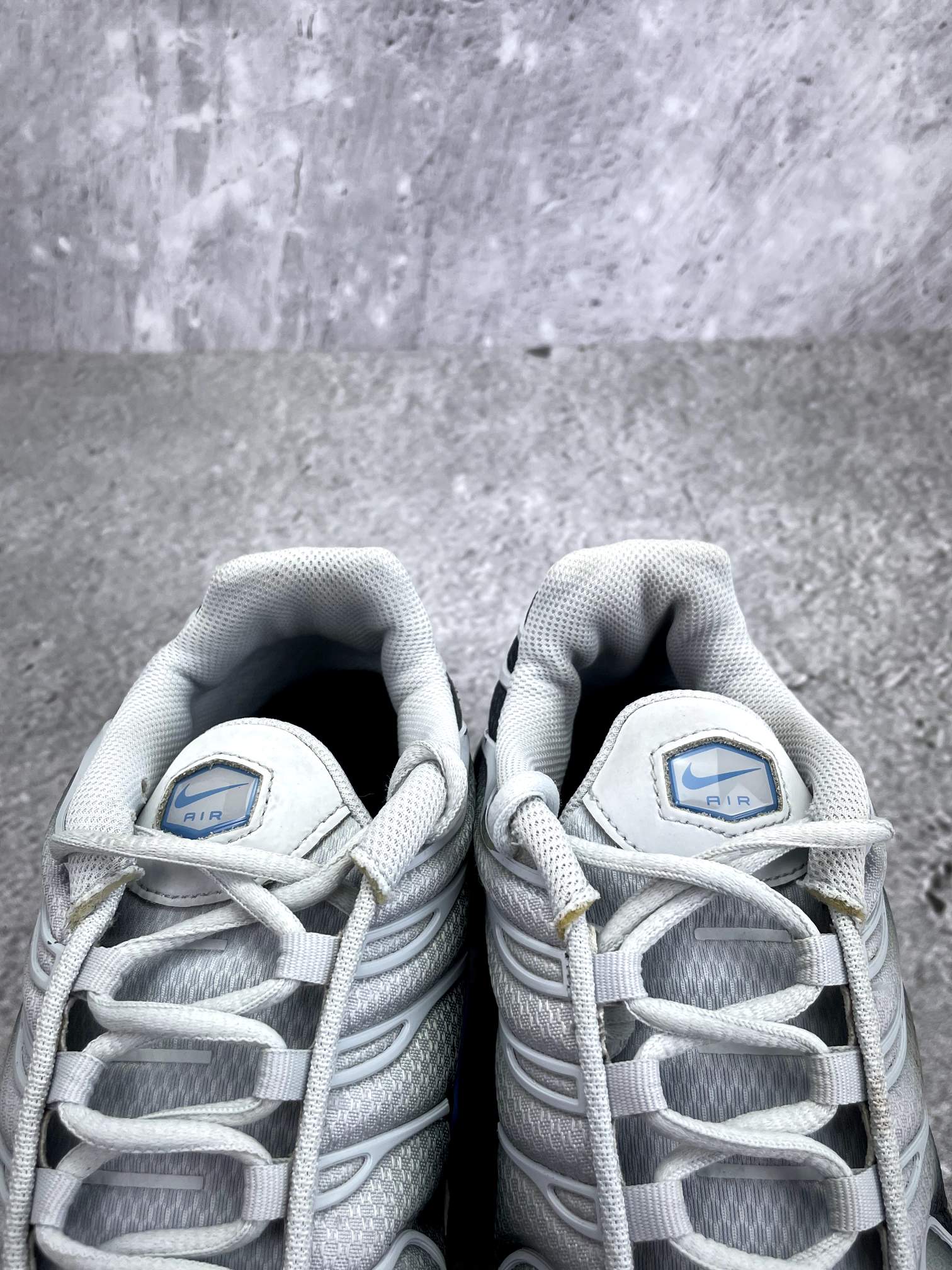 Nike Air Max Plus Pure Platinum University Blue - buty sportowe, zapiętki butów