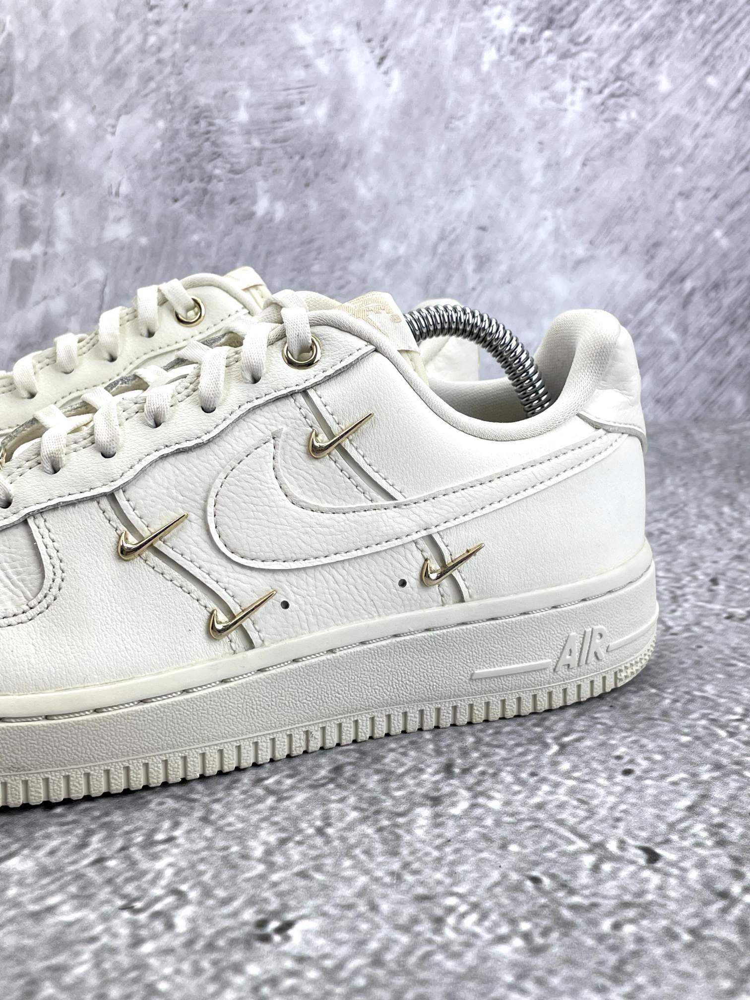 Nike Air Force 1 Low — buty sportowe damskie w bardzo dobrym stanie rozmiar 38, opcjonalne zdjęcie 1
