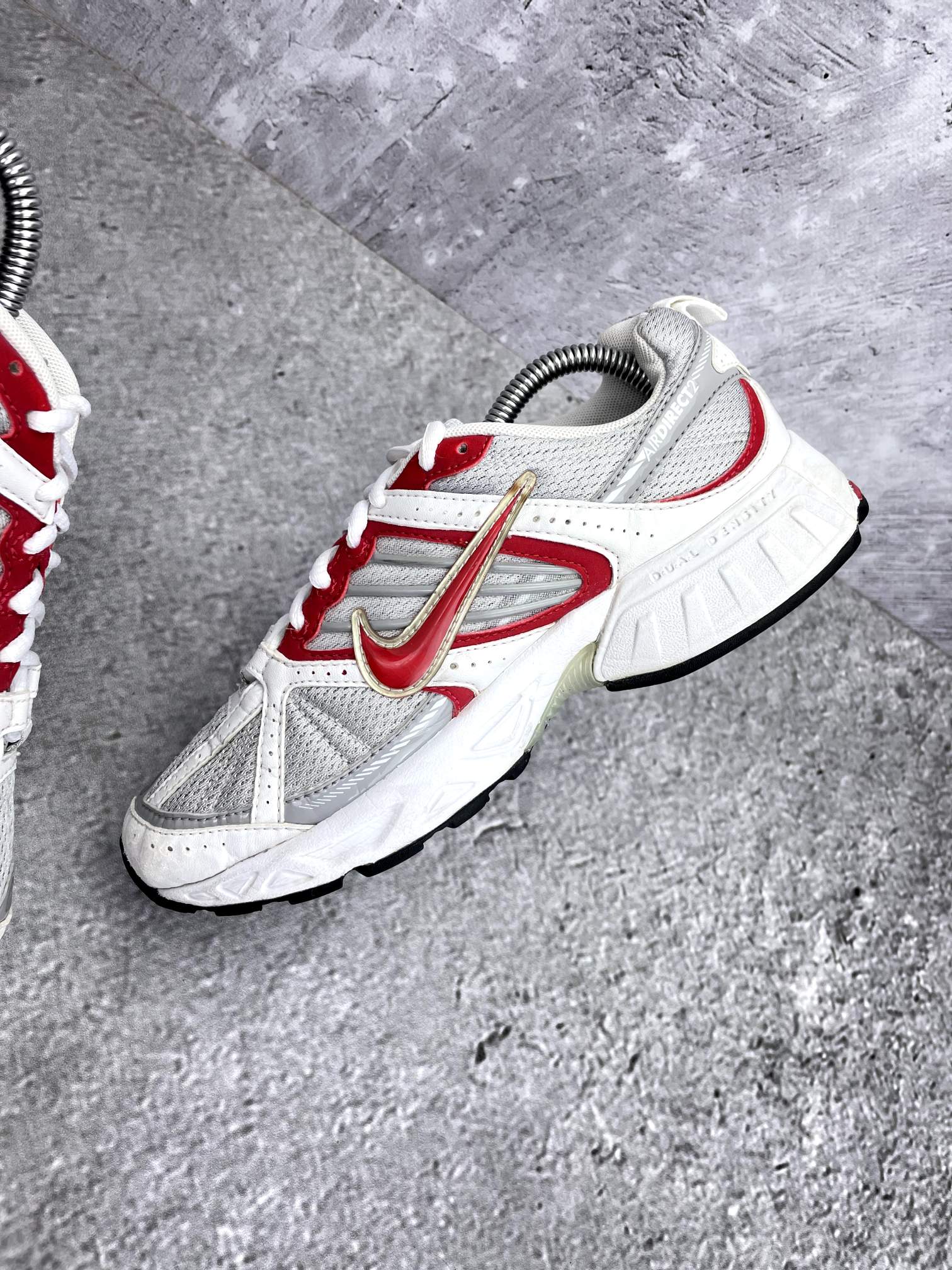 Nike V5 RNR — buty sportowe damskie w bardzo dobrym stanie rozmiar 38, wewnętrzny panel prawego buta