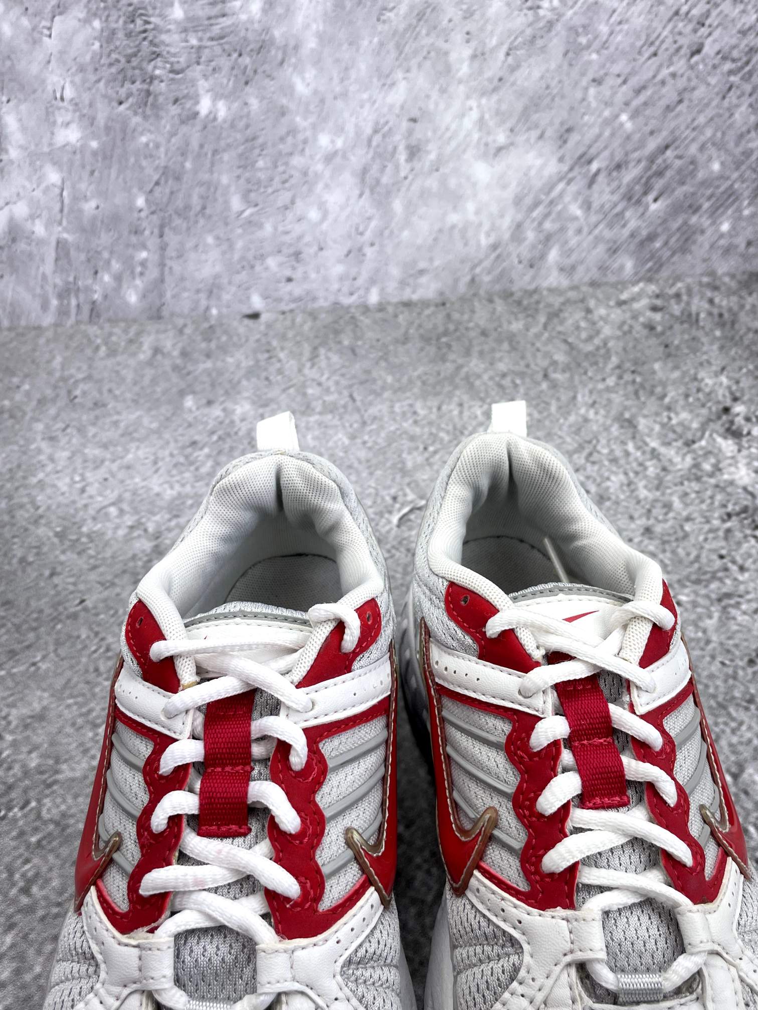 Nike V5 RNR — buty sportowe damskie w bardzo dobrym stanie rozmiar 38, zapiętki butów