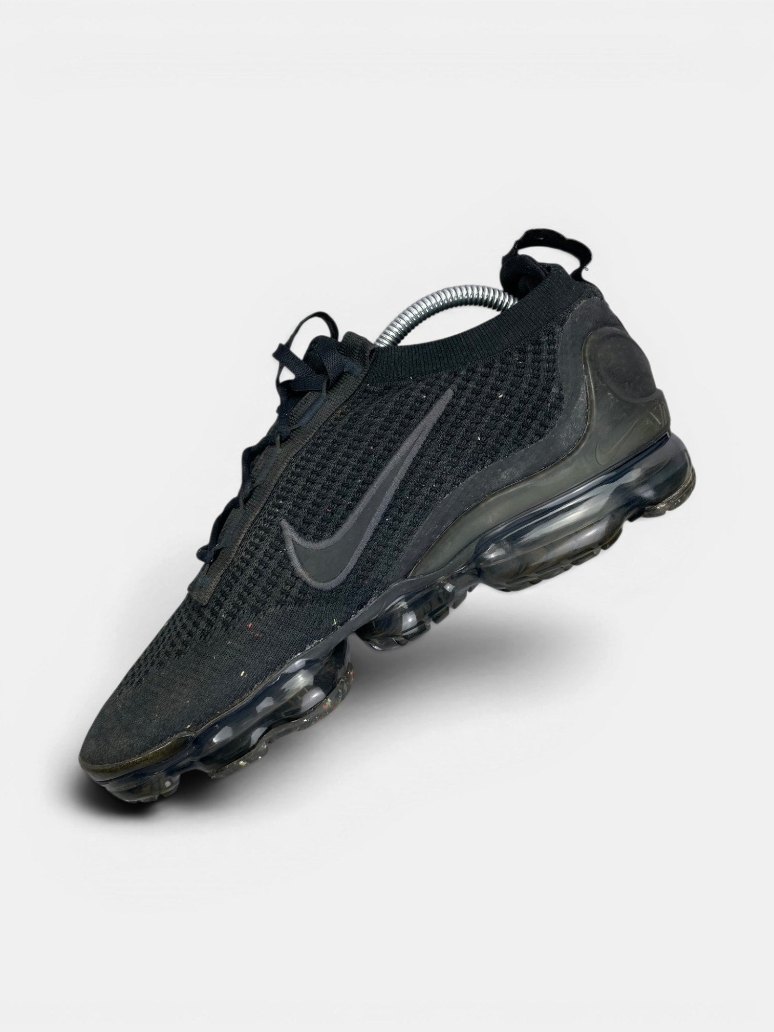 Nike Air VaporMax 2021 FK “Triple Black” Triple Black — buty sportowe męskie w bardzo dobrym stanie rozmiar 42, wewnętrzny panel prawego buta