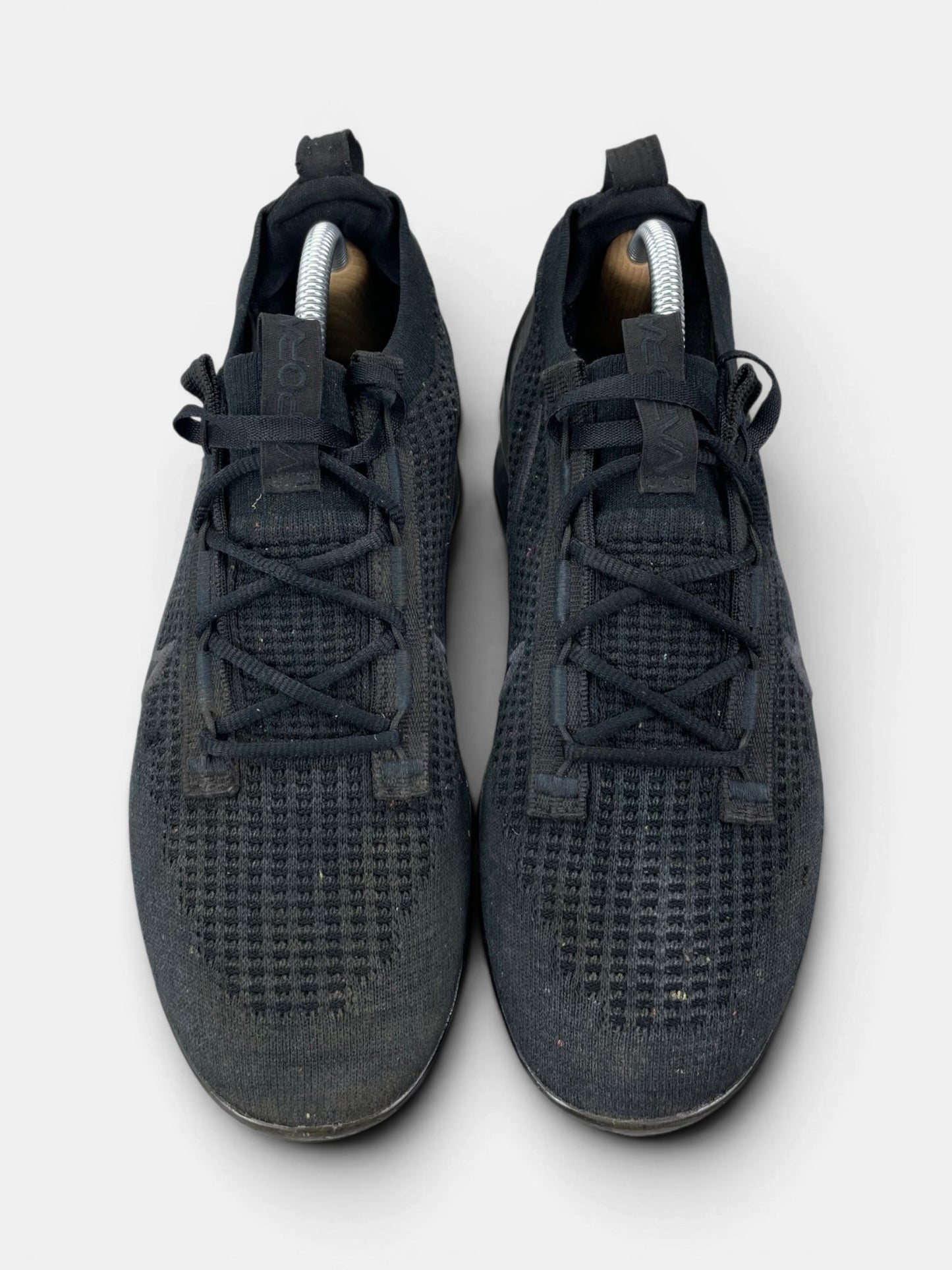 Nike Air VaporMax 2021 FK “Triple Black” Triple Black — buty sportowe męskie w bardzo dobrym stanie rozmiar 42, widok z góry