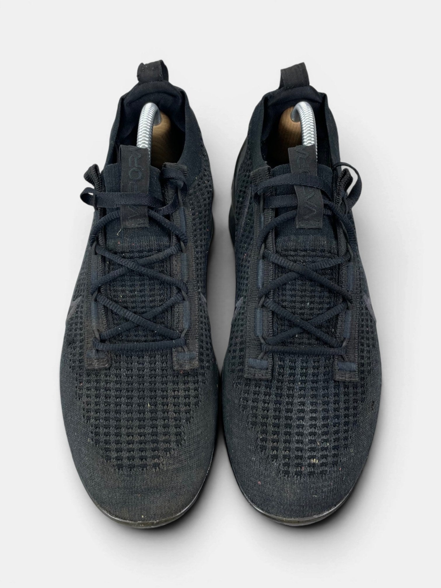 Nike Air VaporMax 2021 FK “Triple Black” Triple Black — buty sportowe męskie w bardzo dobrym stanie rozmiar 42, widok z góry