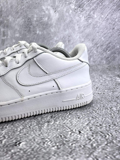 Nike Air Force 1 Low Triple White — buty sportowe damskie w bardzo dobrym stanie rozmiar 39, opcjonalne zdjęcie 1