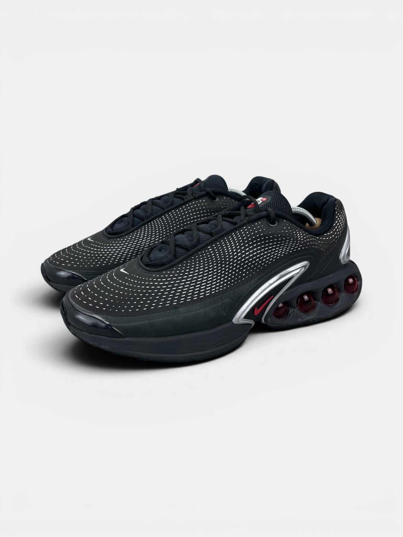Nike Air Max Dn — buty sportowe męskie w bardzo dobrym stanie rozmiar 45, widok z boku