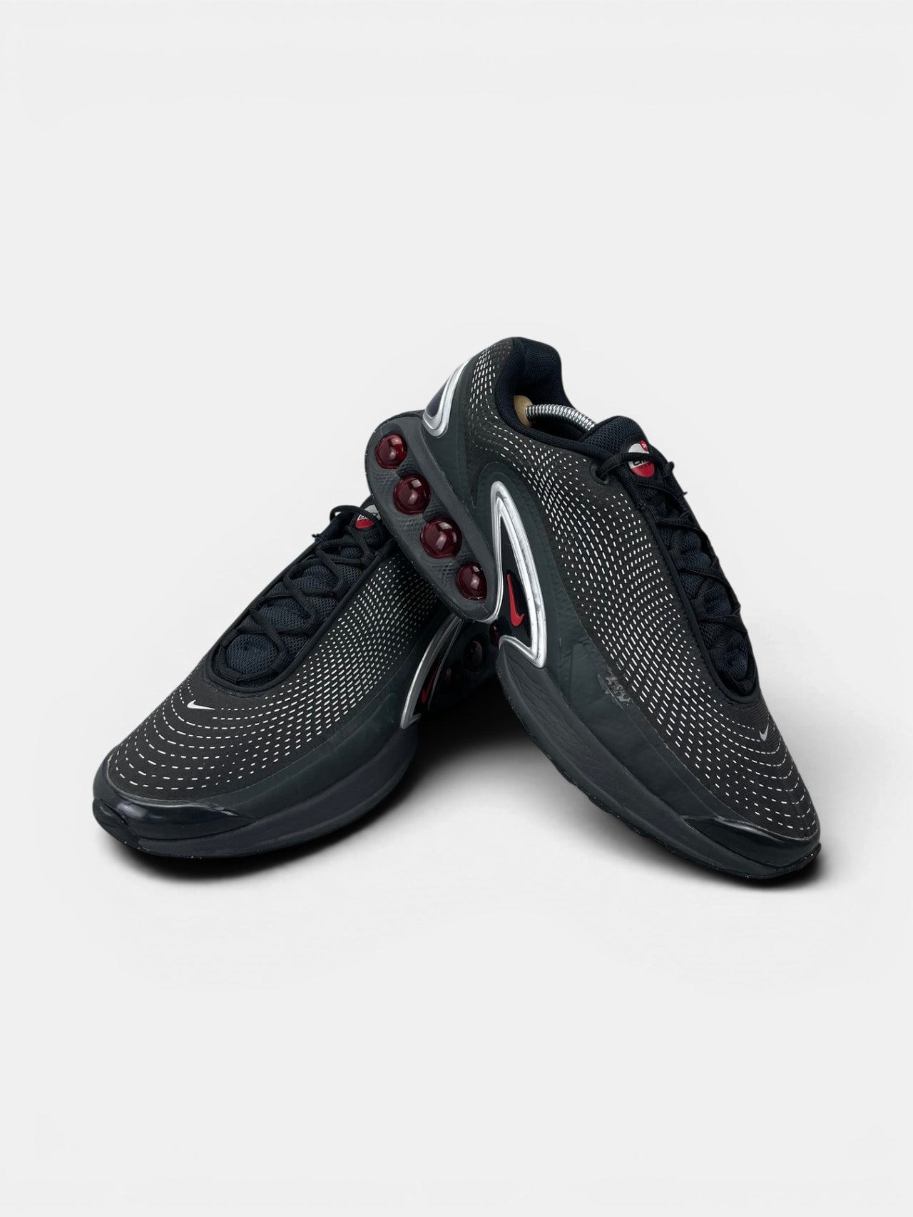Nike Air Max Dn — buty sportowe męskie w bardzo dobrym stanie rozmiar 45, boczny profil