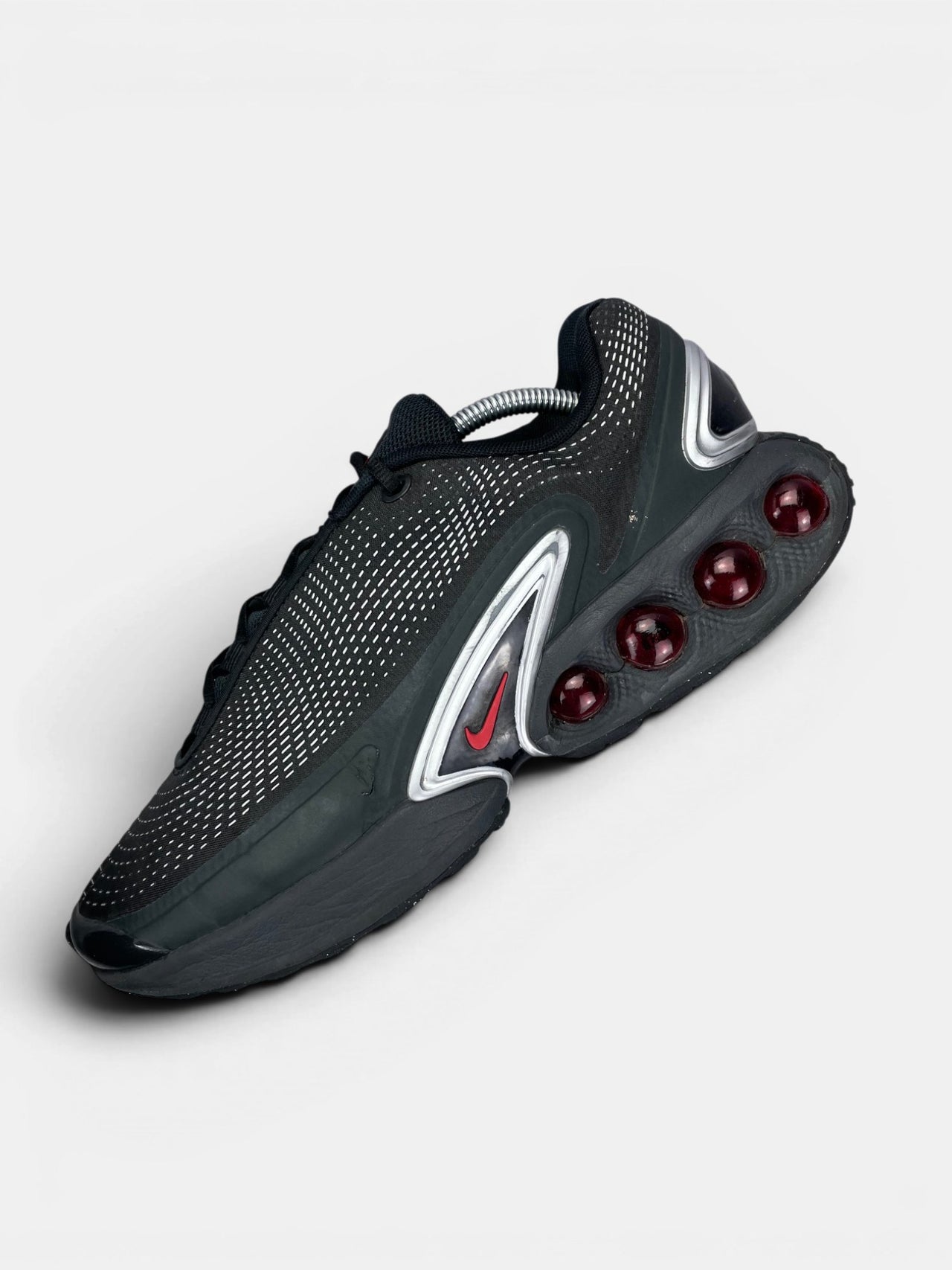 Nike Air Max Dn — buty sportowe męskie w bardzo dobrym stanie rozmiar 45, widok z góry na wewnętrzną stronę butów