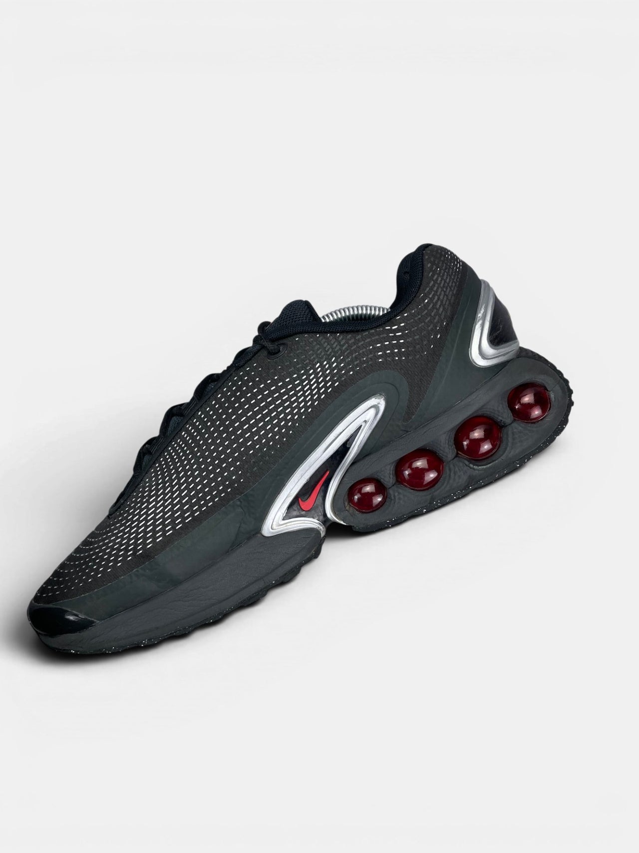 Nike Air Max Dn — buty sportowe męskie w bardzo dobrym stanie rozmiar 45, wewnętrzny panel prawego buta