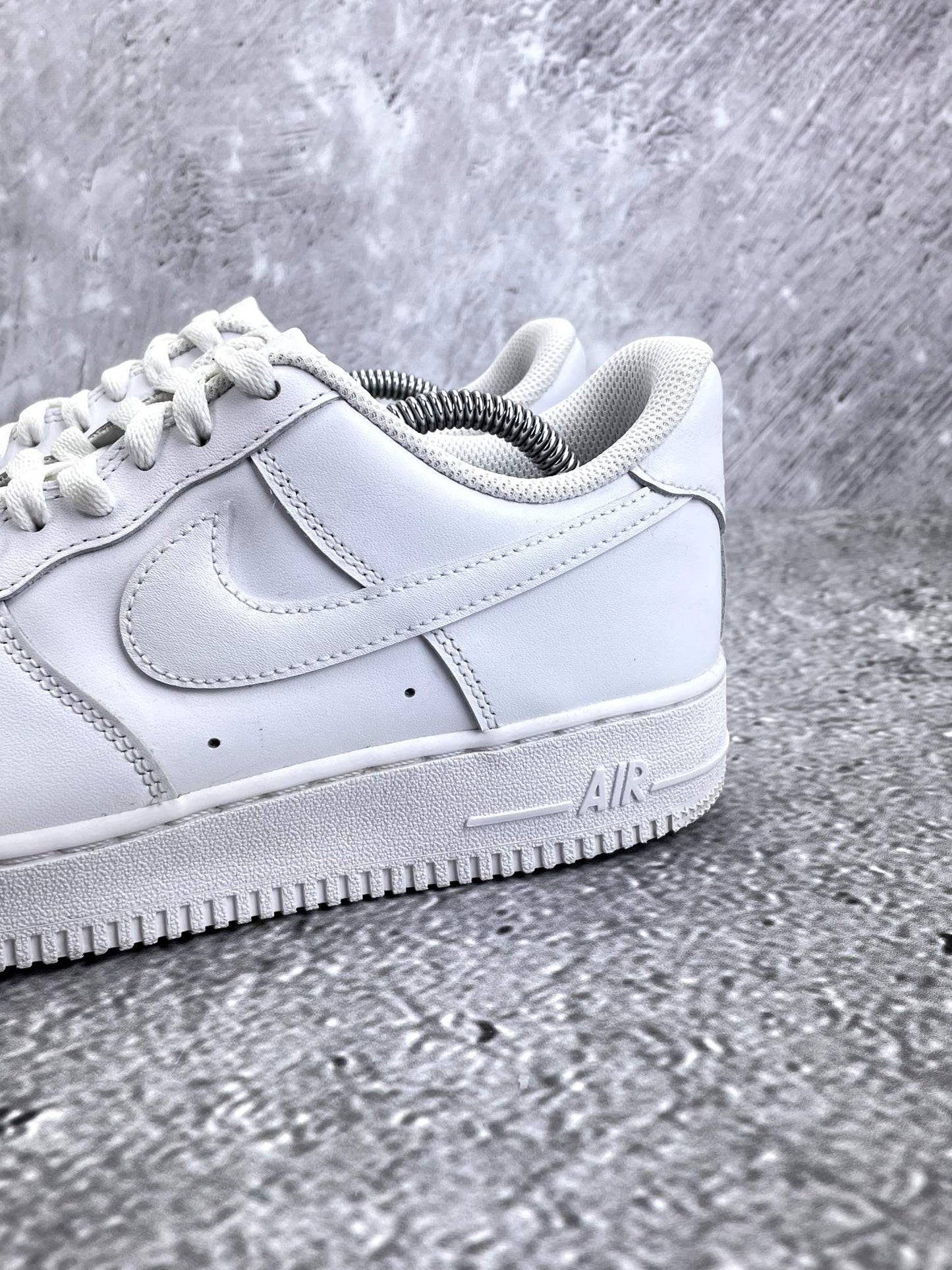 Nike Air Force 1 Low Triple White — buty sportowe męskie w bardzo dobrym stanie rozmiar 41, opcjonalne zdjęcie 1