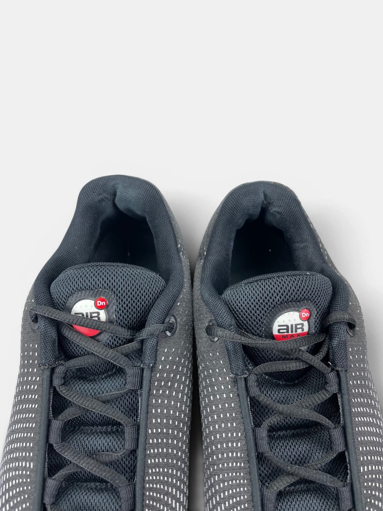 Nike Air Max Dn — buty sportowe męskie w bardzo dobrym stanie rozmiar 45, zapiętki butów