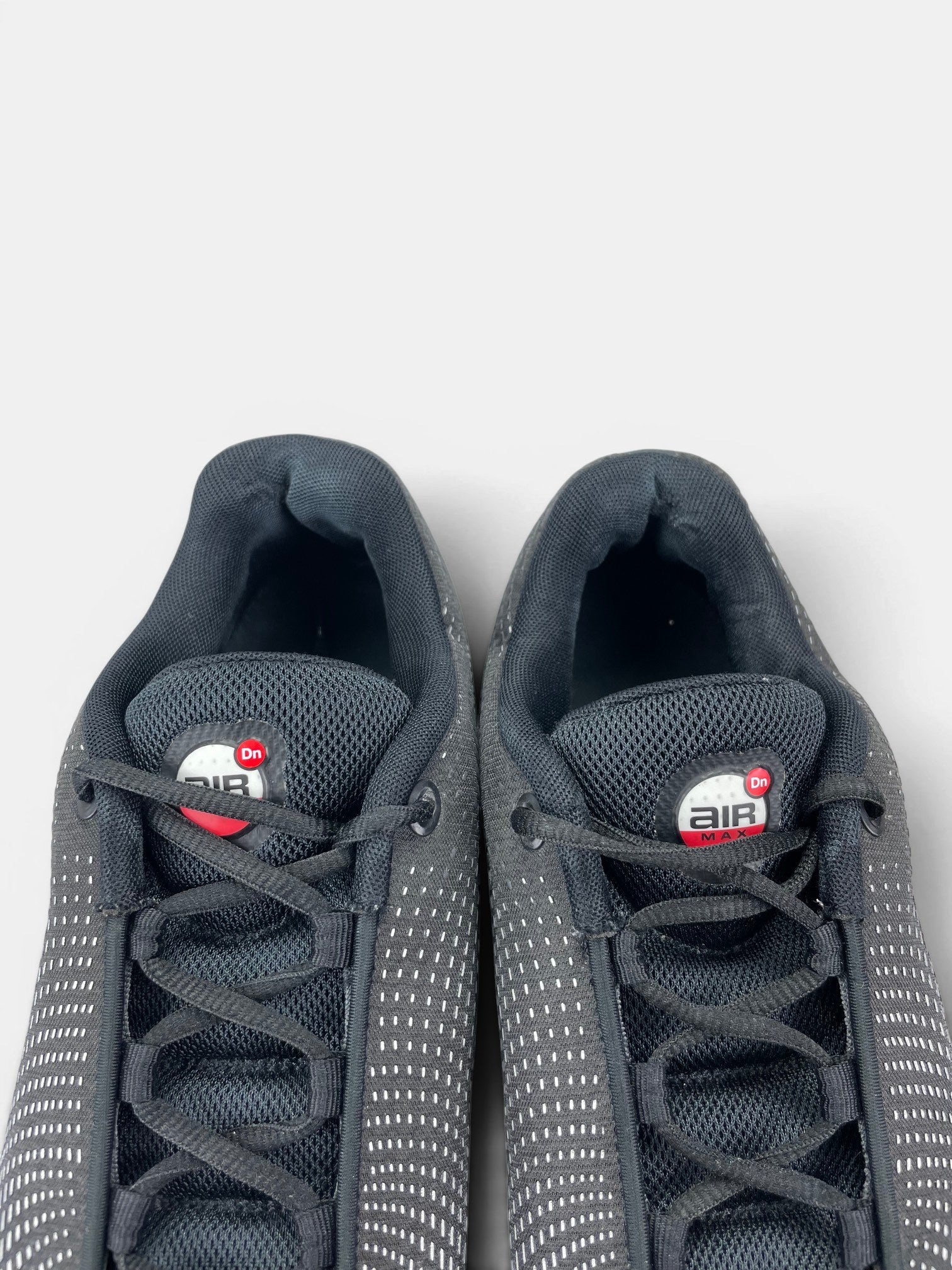 Nike Air Max Dn — buty sportowe męskie w bardzo dobrym stanie rozmiar 45, zapiętki butów