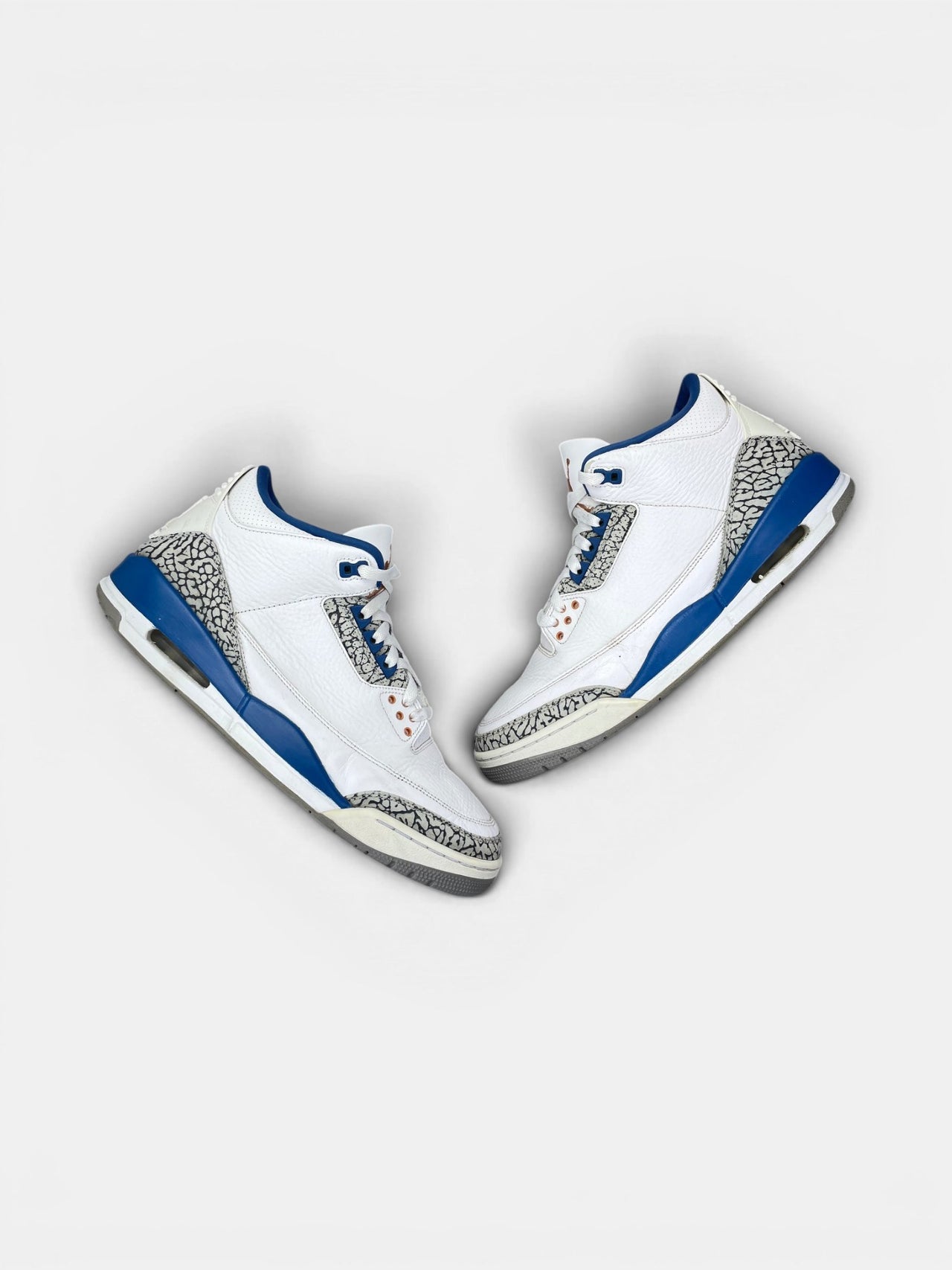 Nike Air Jordan 3 Wizards — buty sportowe męskie w bardzo dobrym stanie rozmiar 46, widok z góry na zewnętrzną stronę butów