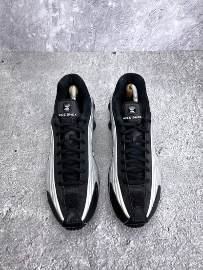 Nike Shox R4 Black Silver - buty sportowe, widok z góry